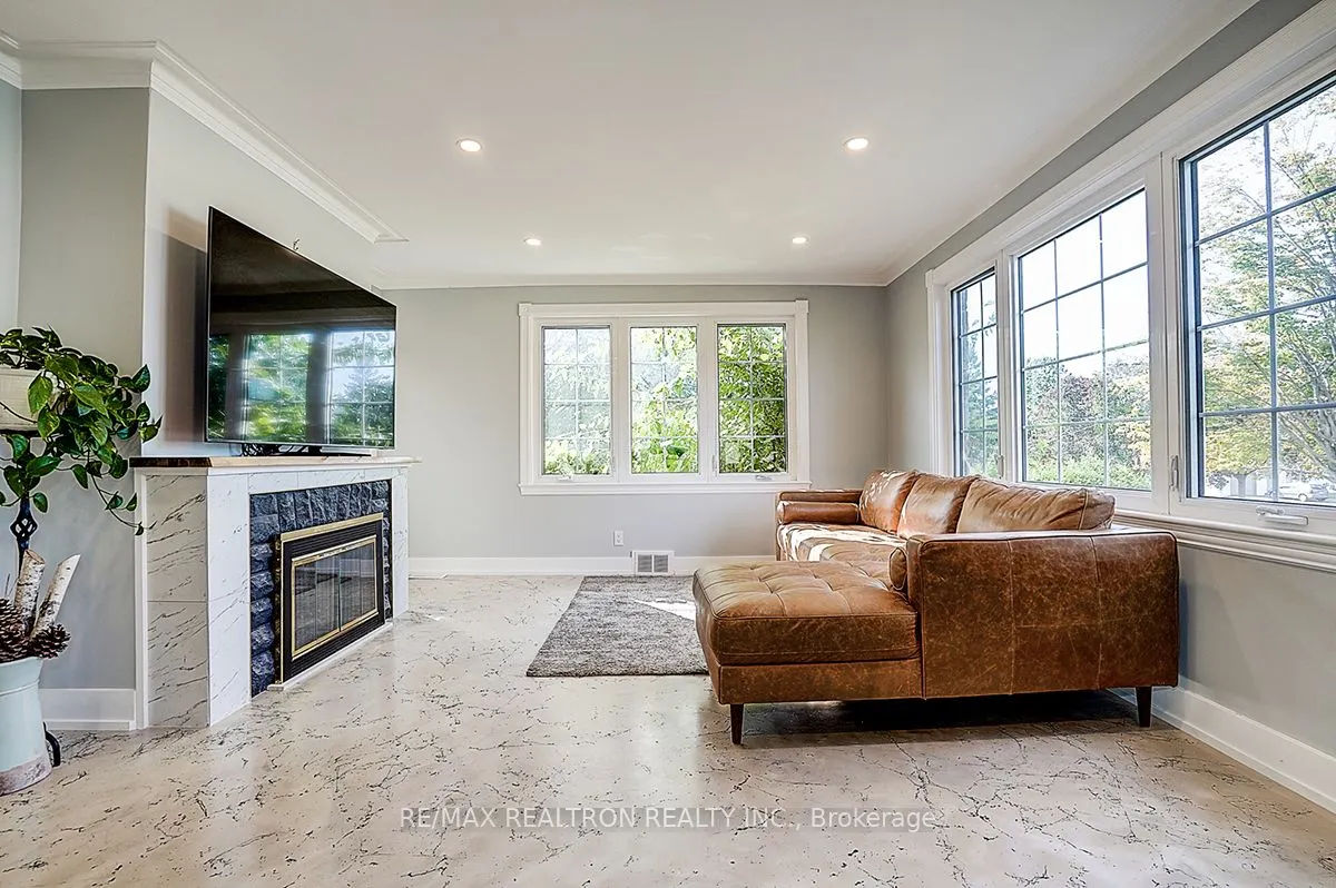 900&904 Parklane Avenue