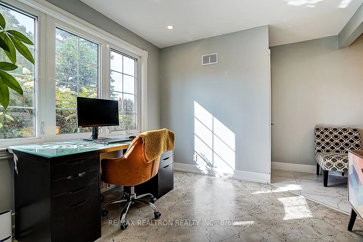 900&904 Parklane Avenue