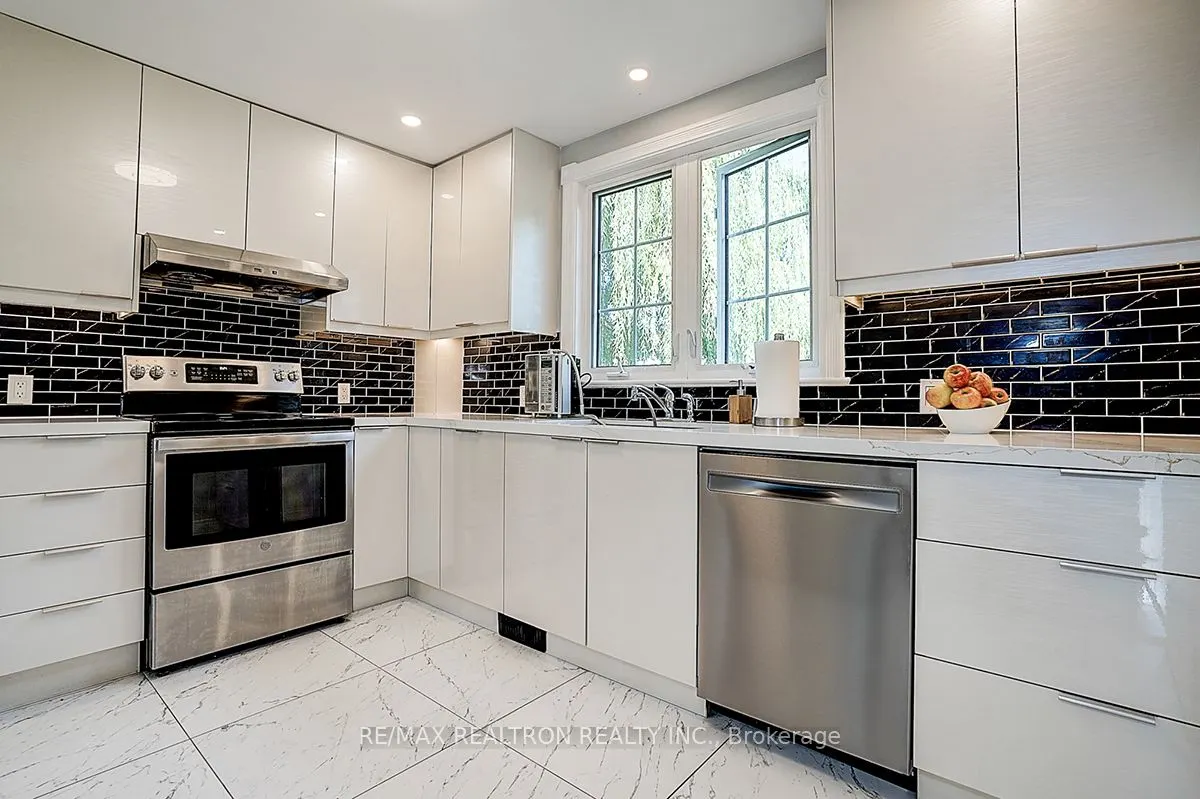 900&904 Parklane Avenue