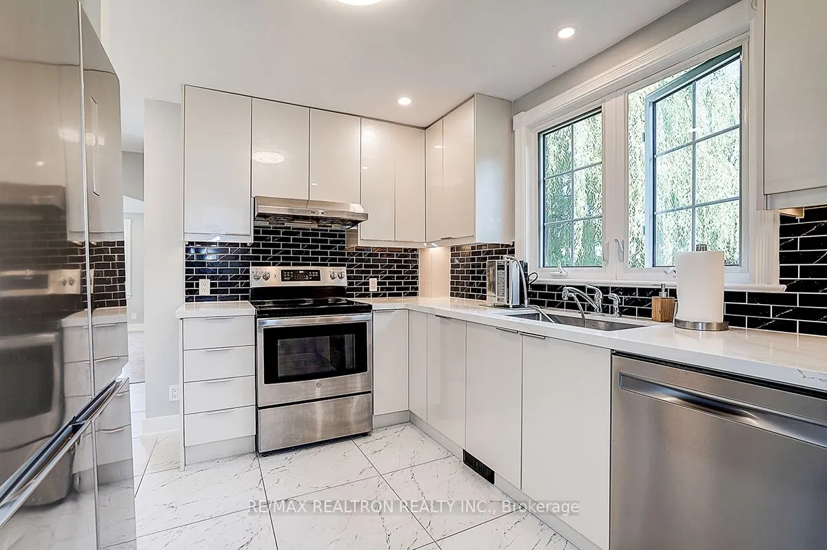 900&904 Parklane Avenue