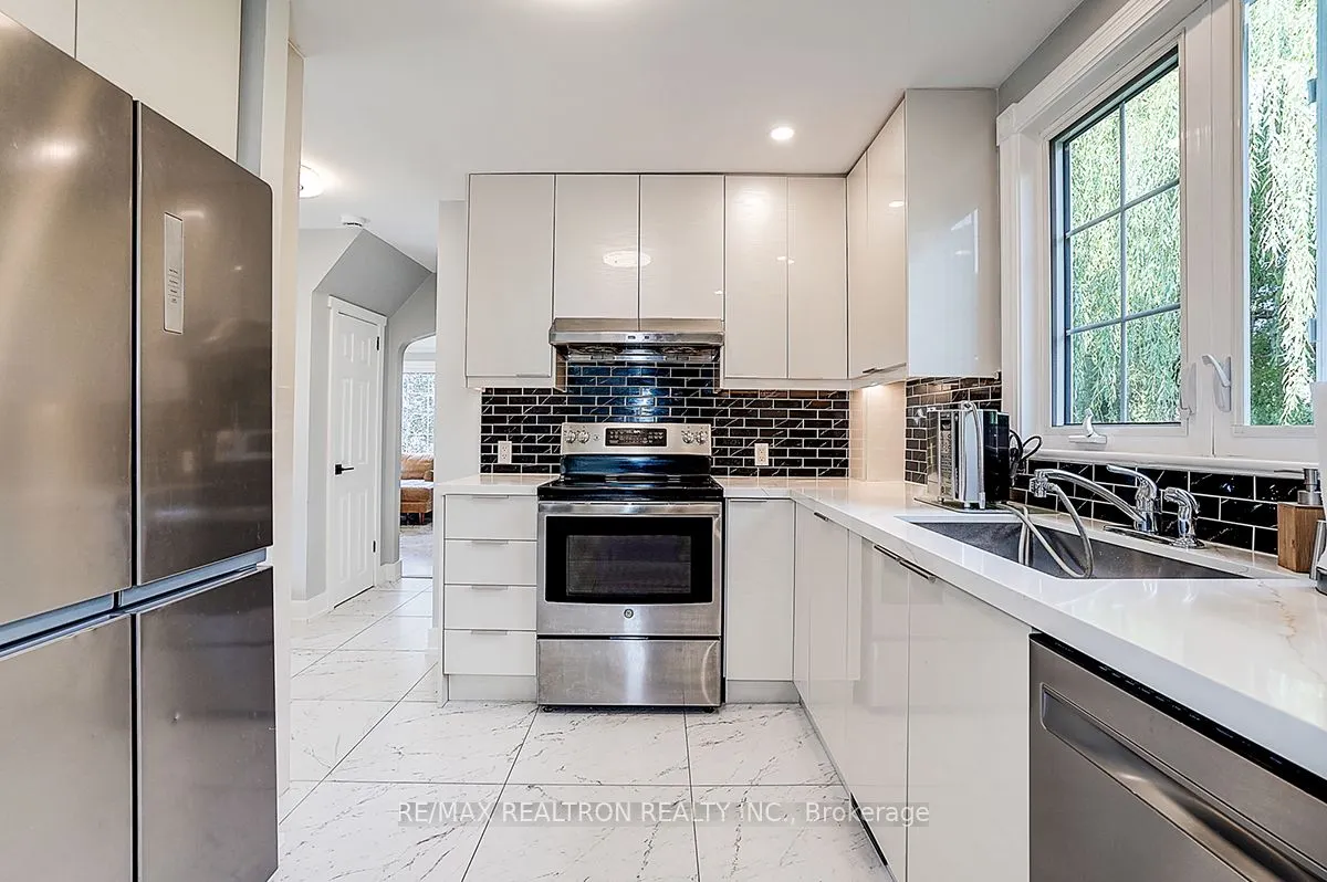 900&904 Parklane Avenue