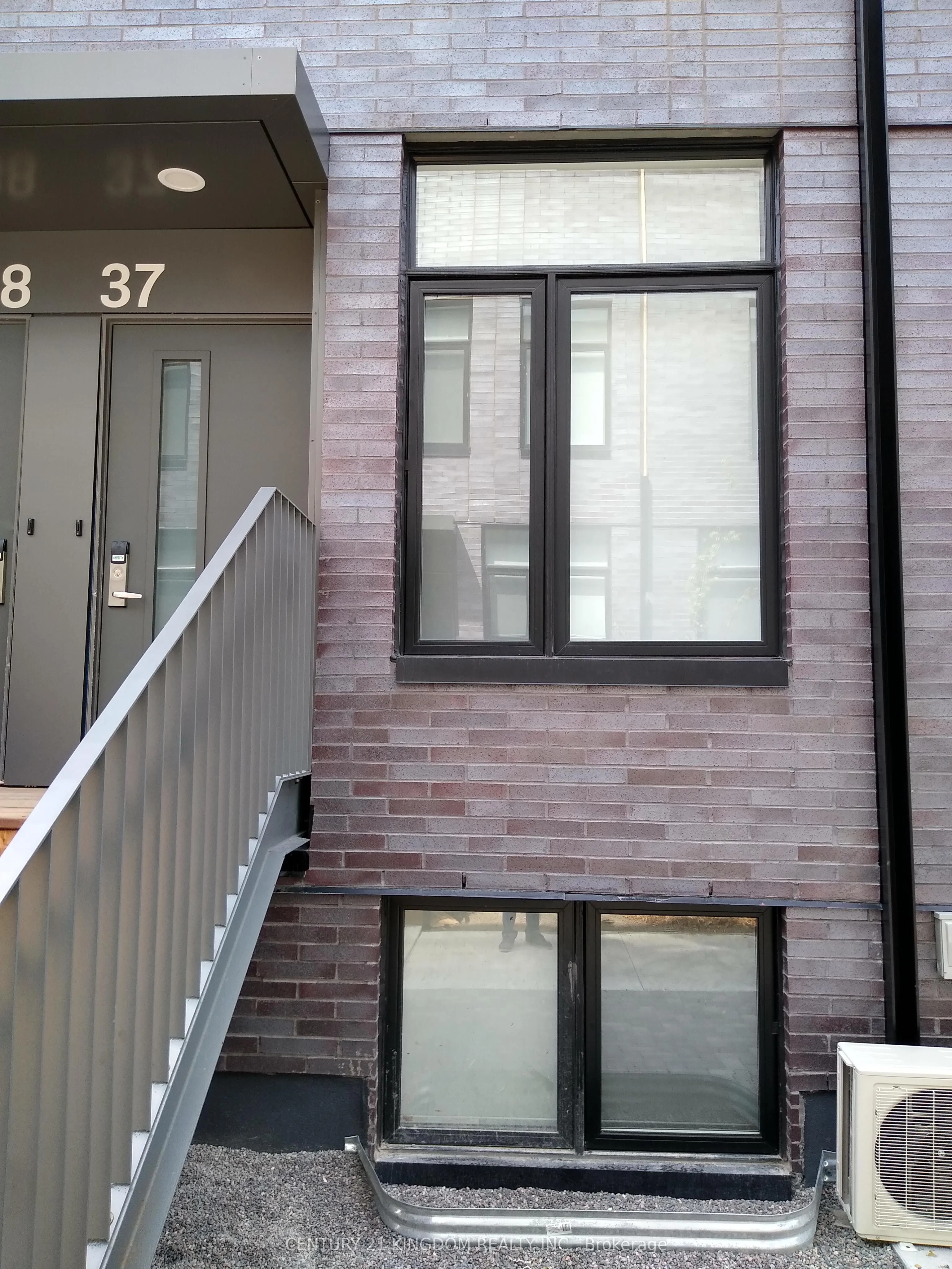 1740 Simcoe Street N, #37