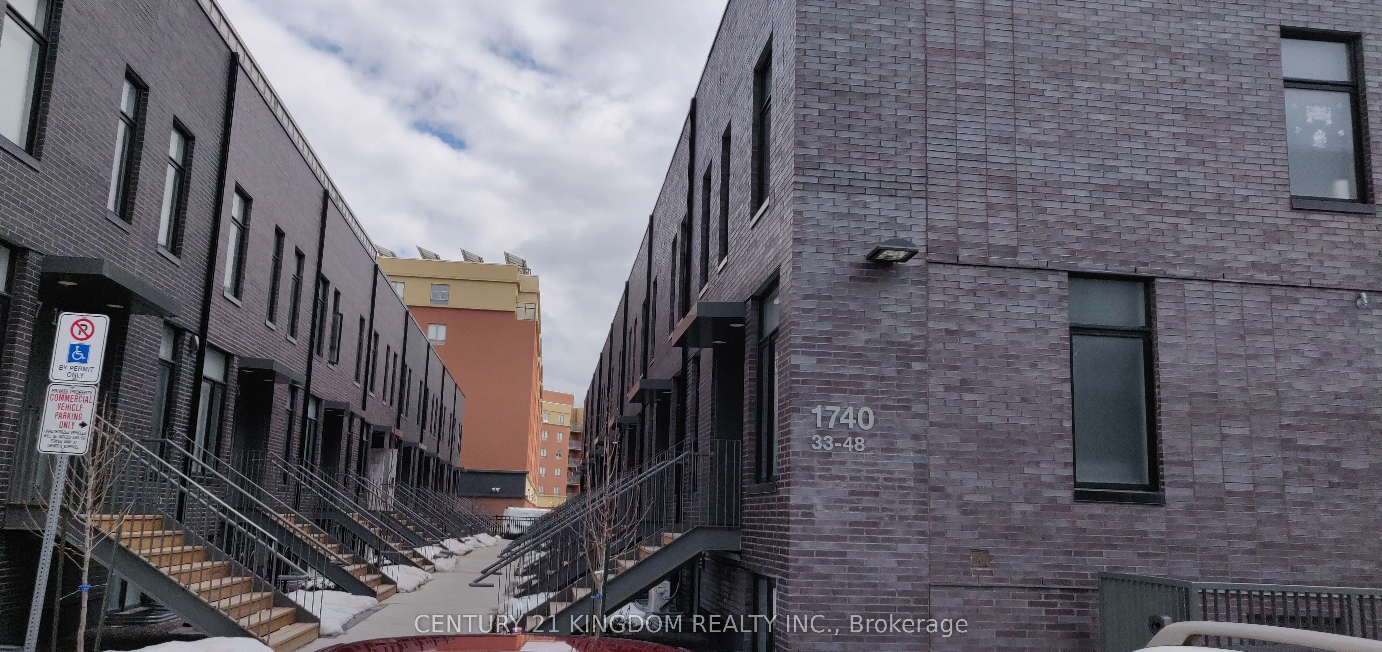 1740 Simcoe Street N, #37