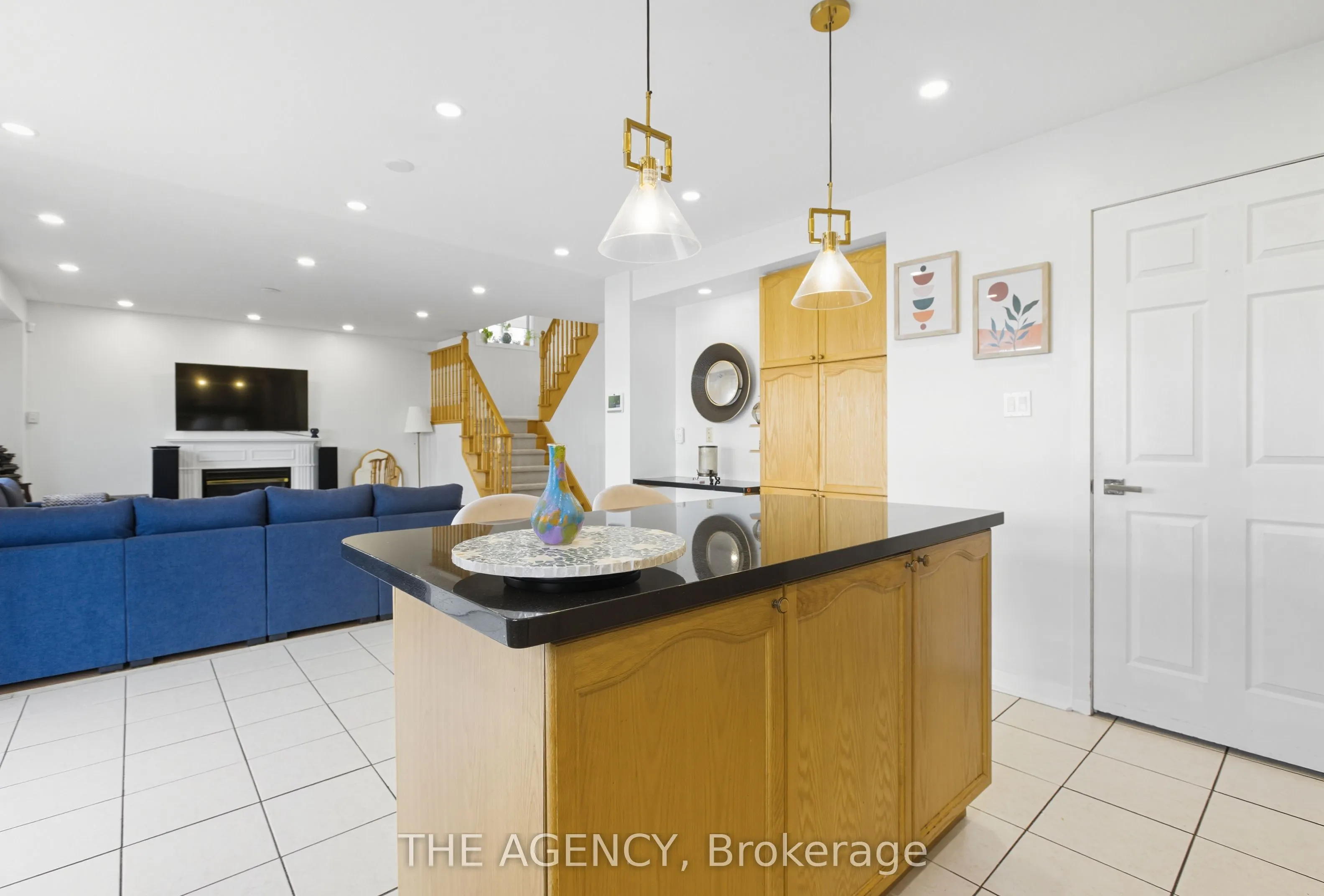 12 Robert Attersley Drive E
