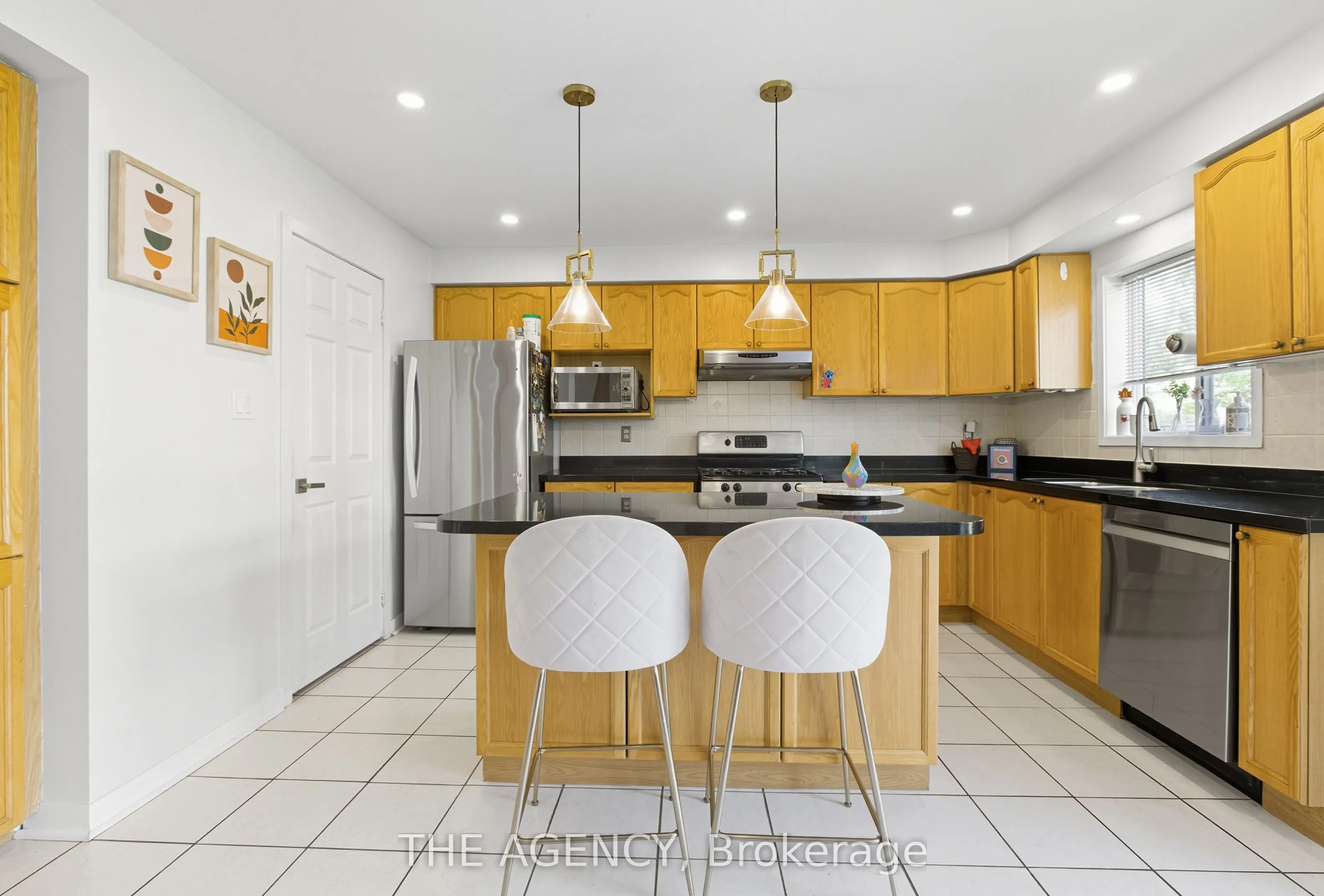 12 Robert Attersley Drive E
