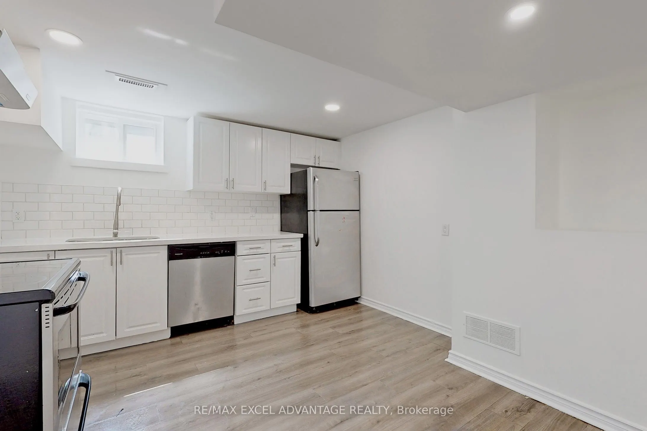 392 Humewood Avenue, #Lower