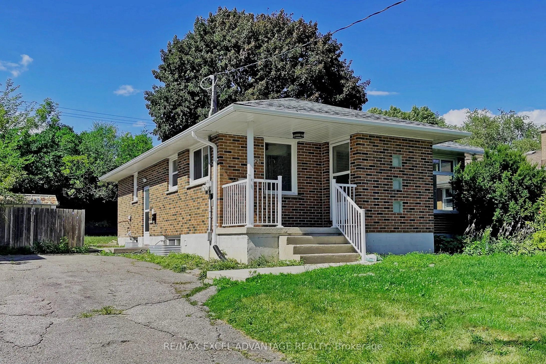 392 Humewood Avenue, #Lower