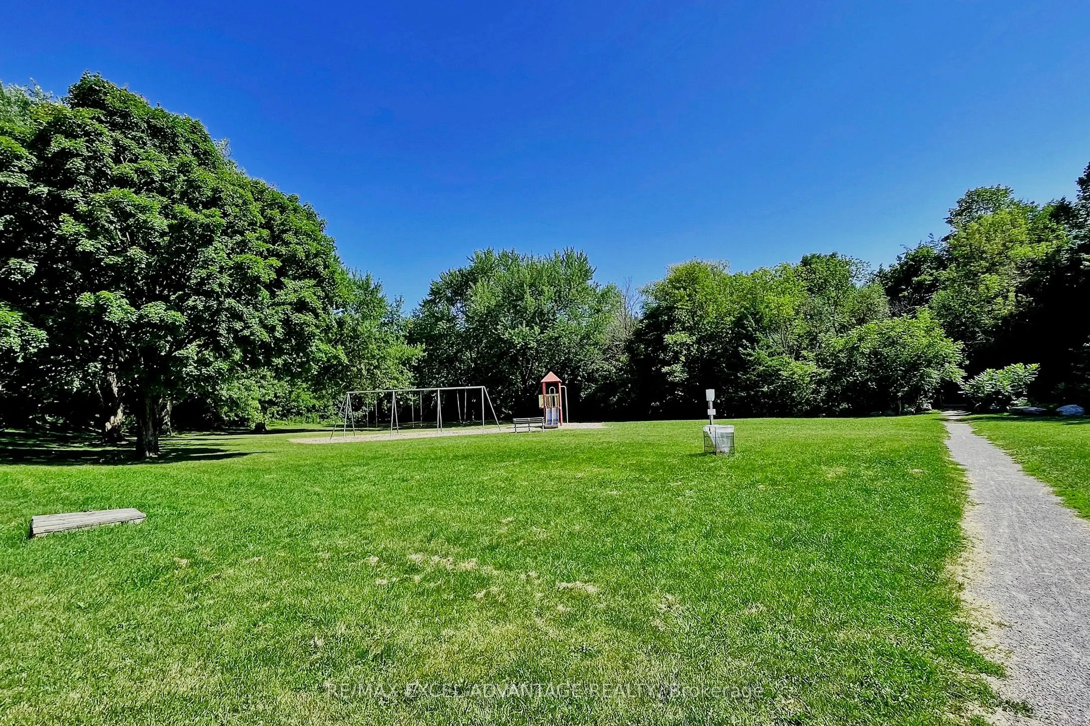 392 Humewood Avenue, #Lower