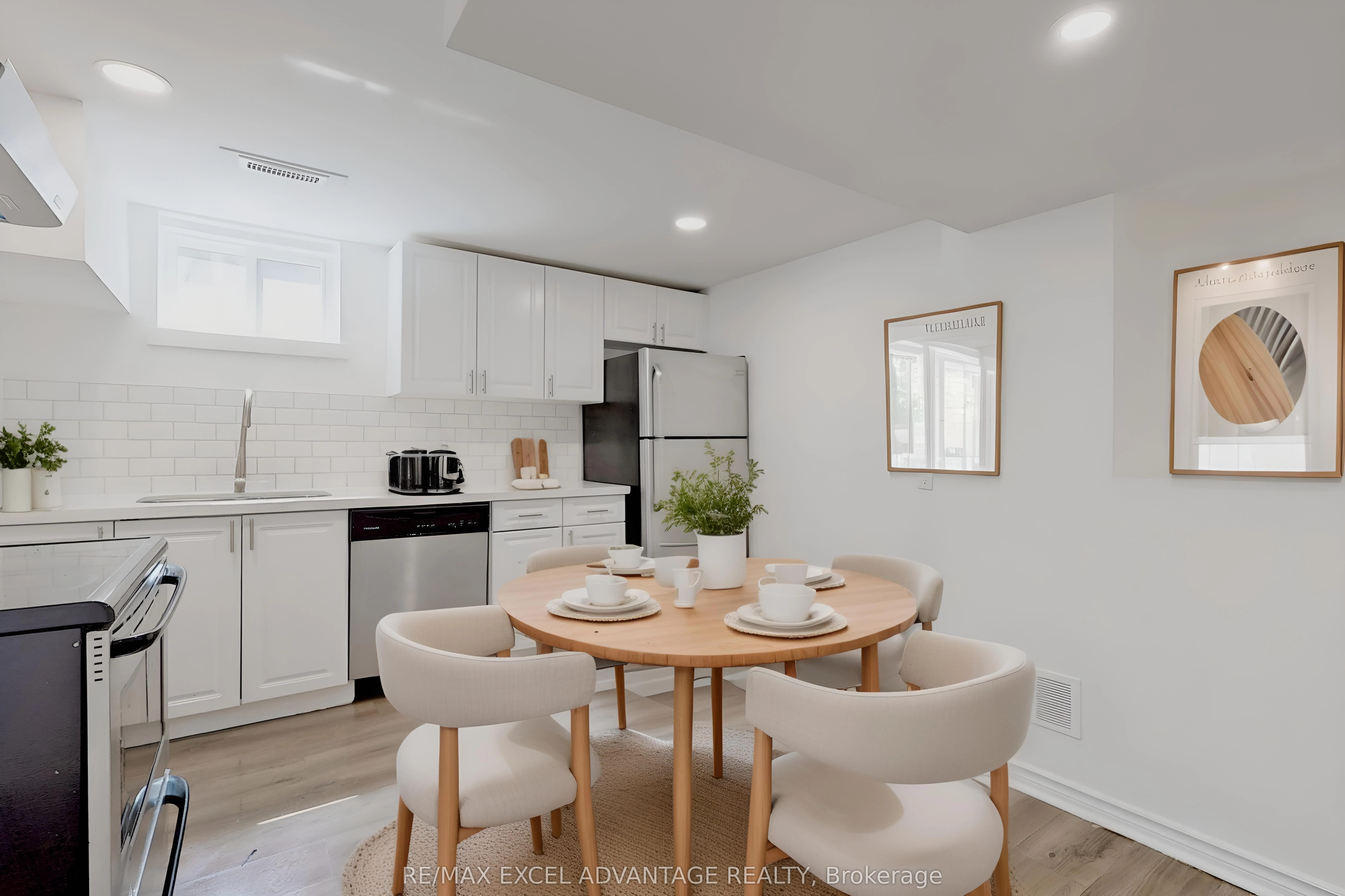 392 Humewood Avenue, #Lower