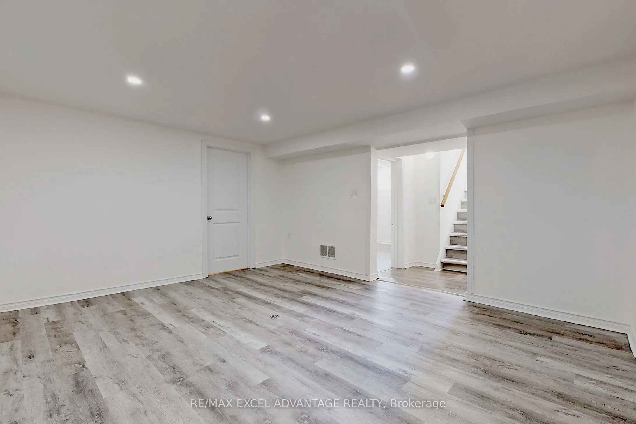 392 Humewood Avenue, #Lower