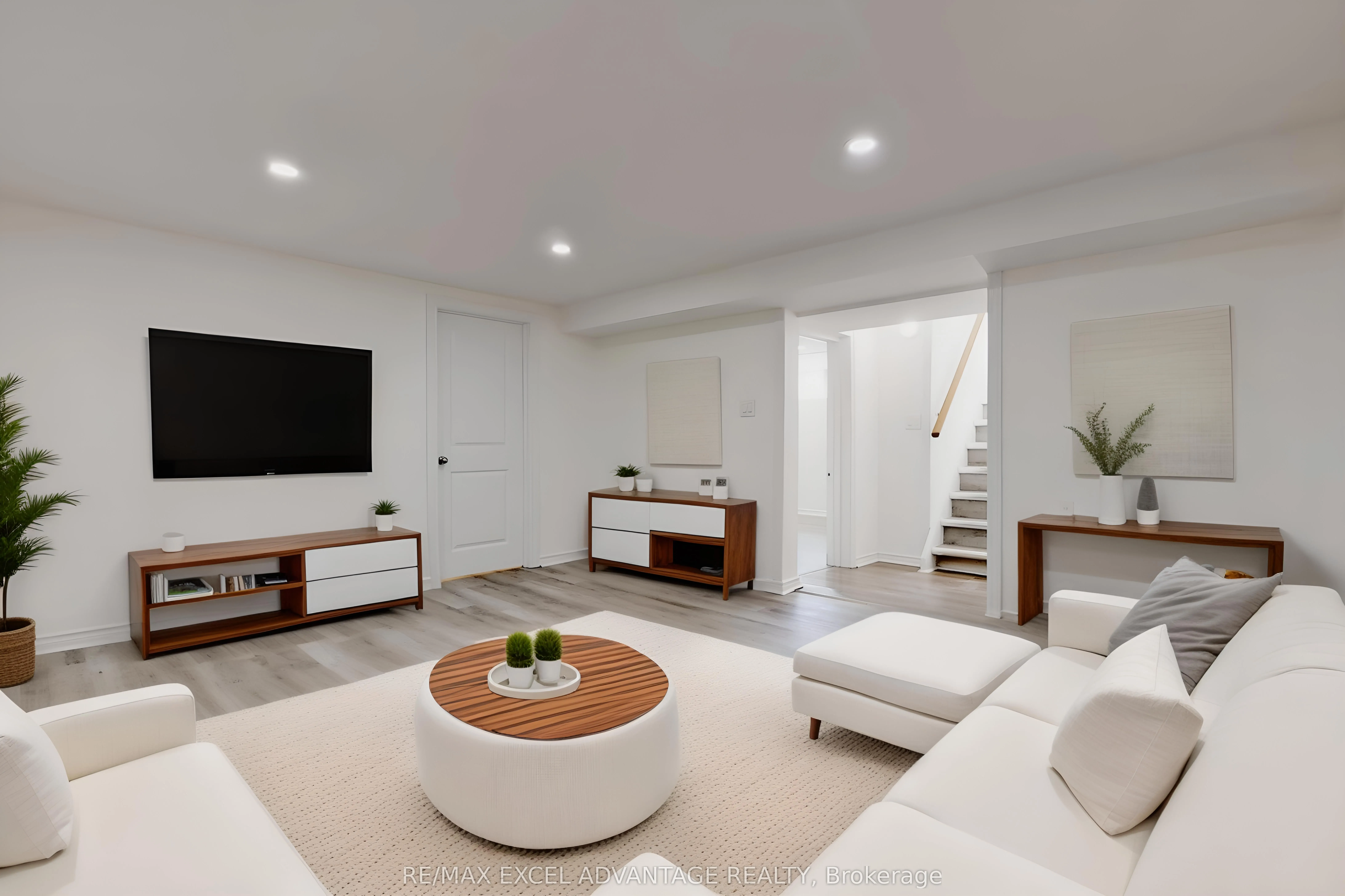 392 Humewood Avenue, #Lower