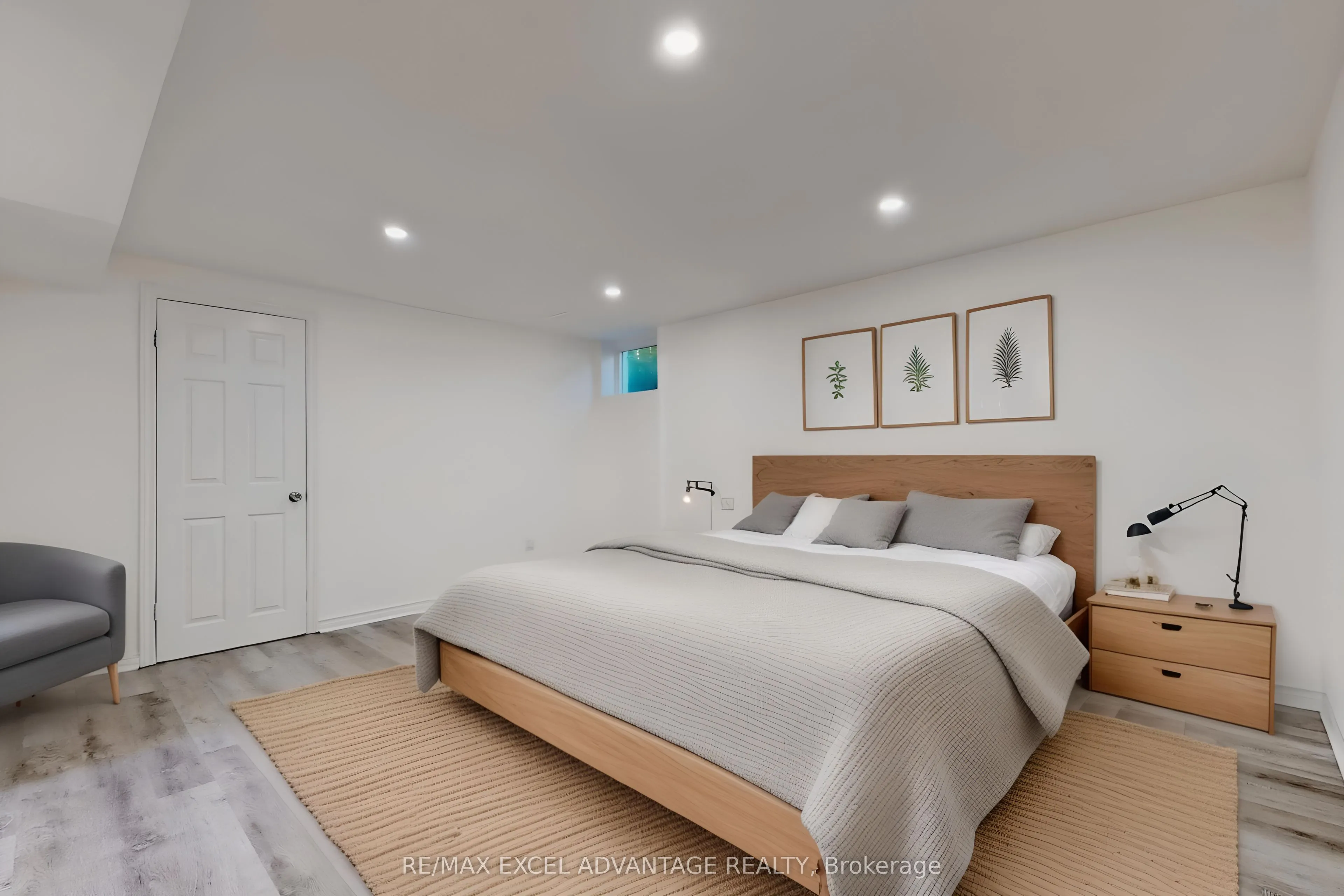 392 Humewood Avenue, #Lower