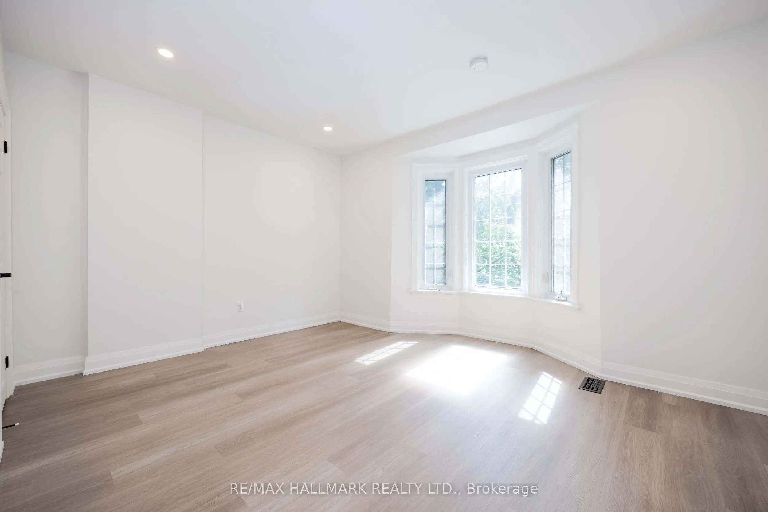 100 Dearbourne Avenue