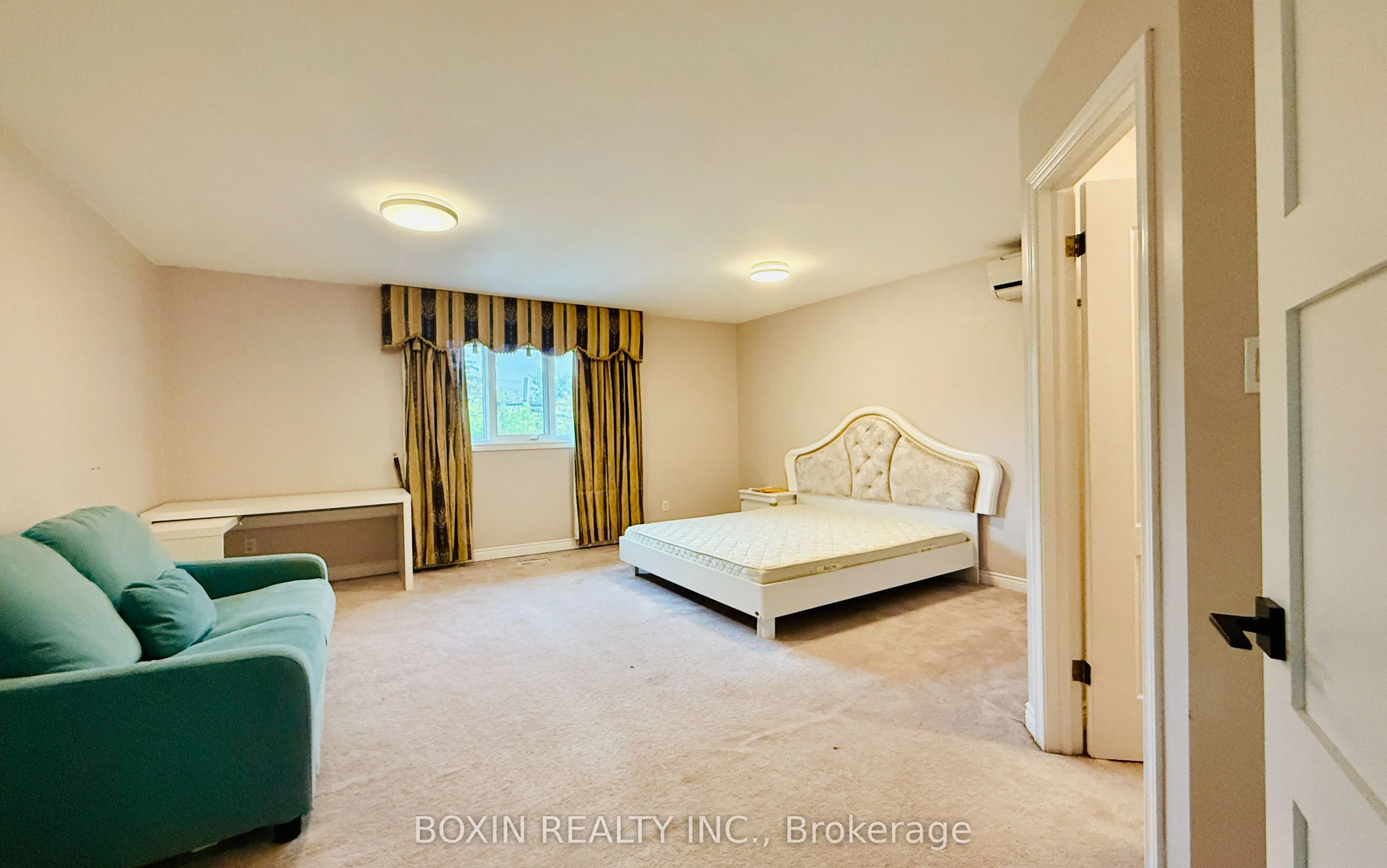 1 Adirondack Gate, #Room 1