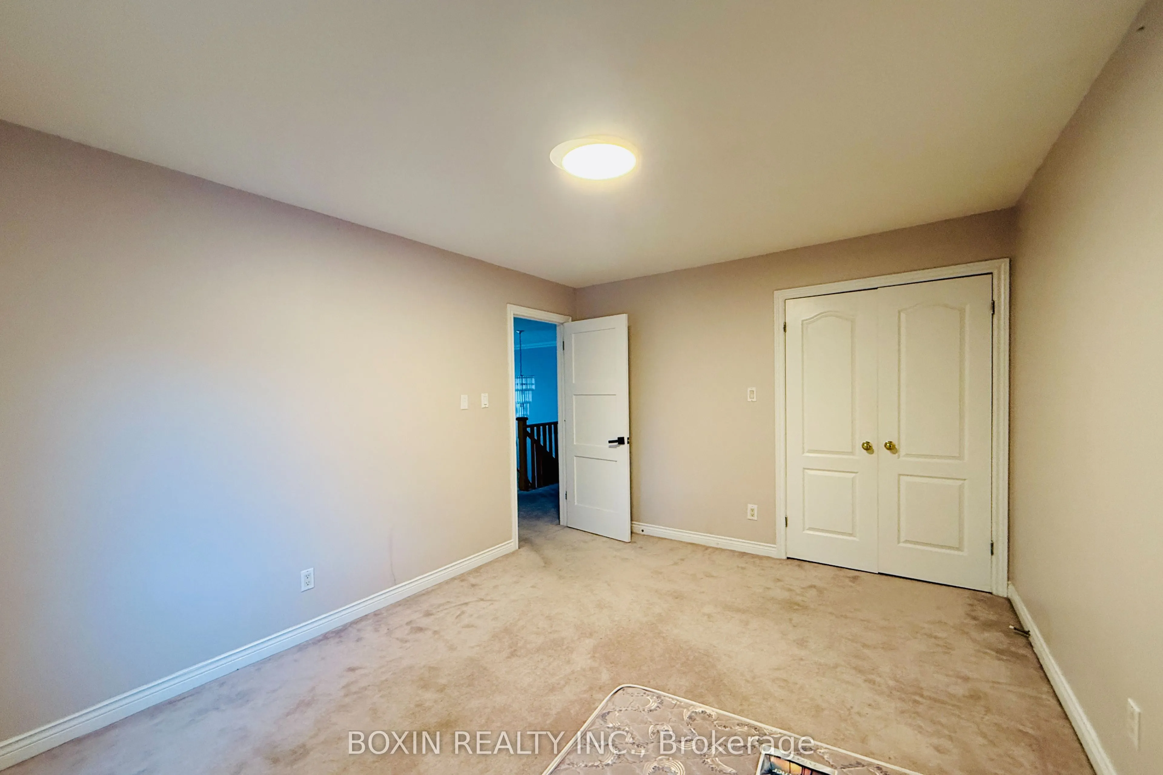 1 Adirondack Gate, #Room 2
