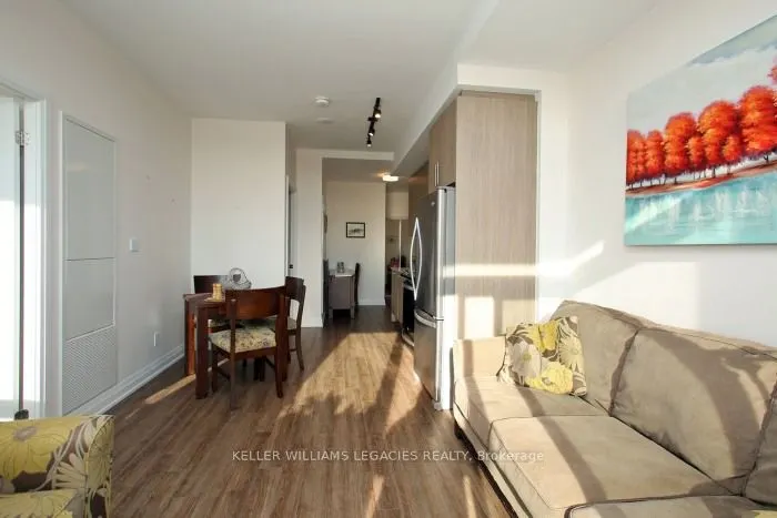 286 Main Street, #903