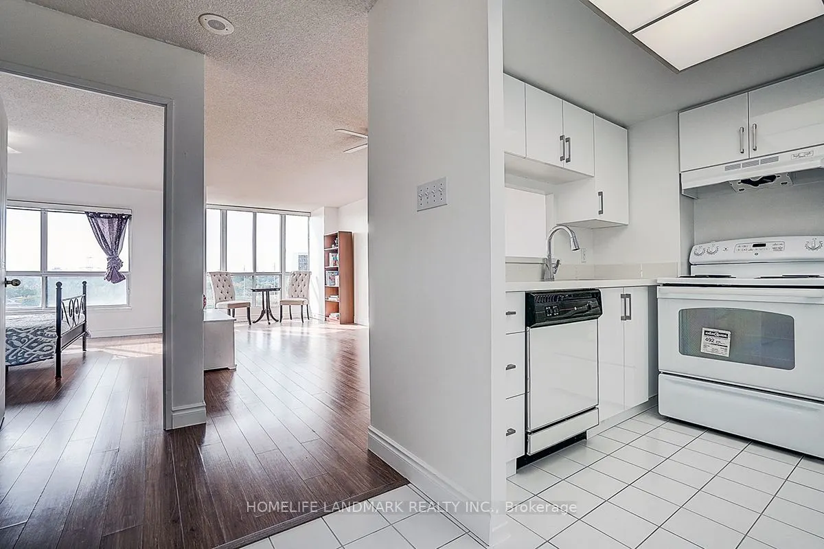 2550 Lawrence Avenue E, #915