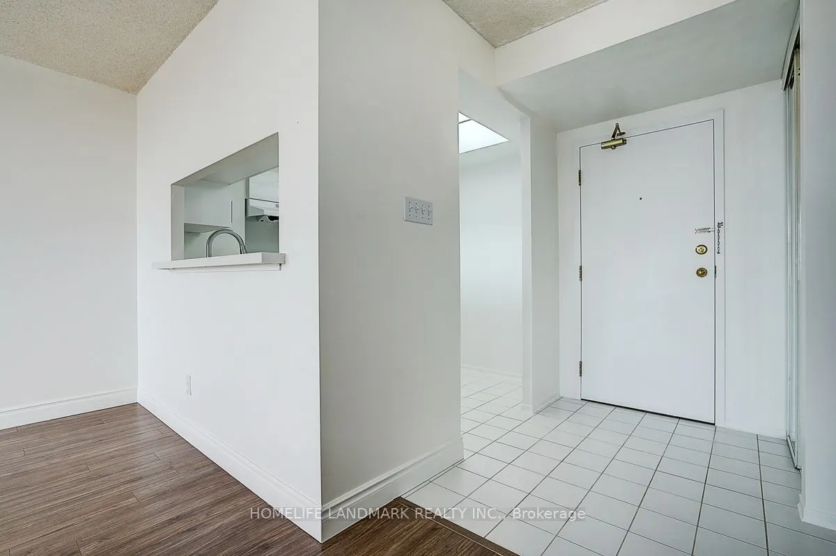 2550 Lawrence Avenue E, #915