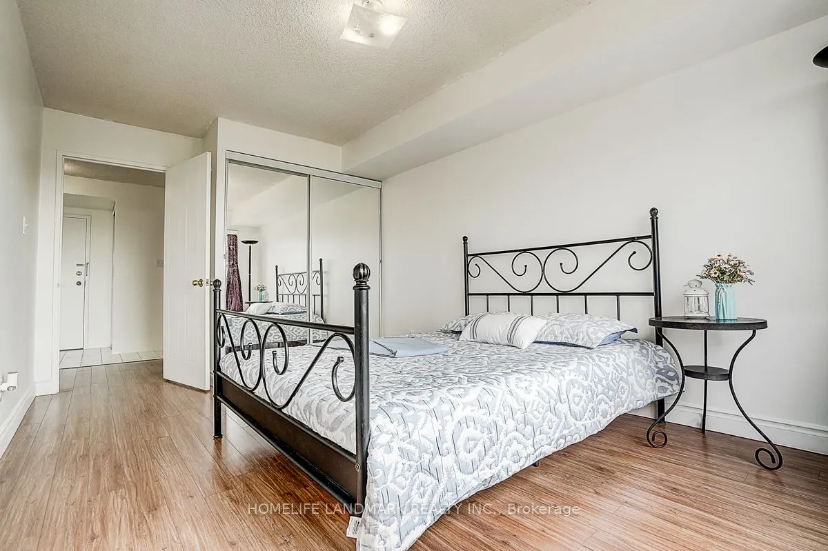 2550 Lawrence Avenue E, #915