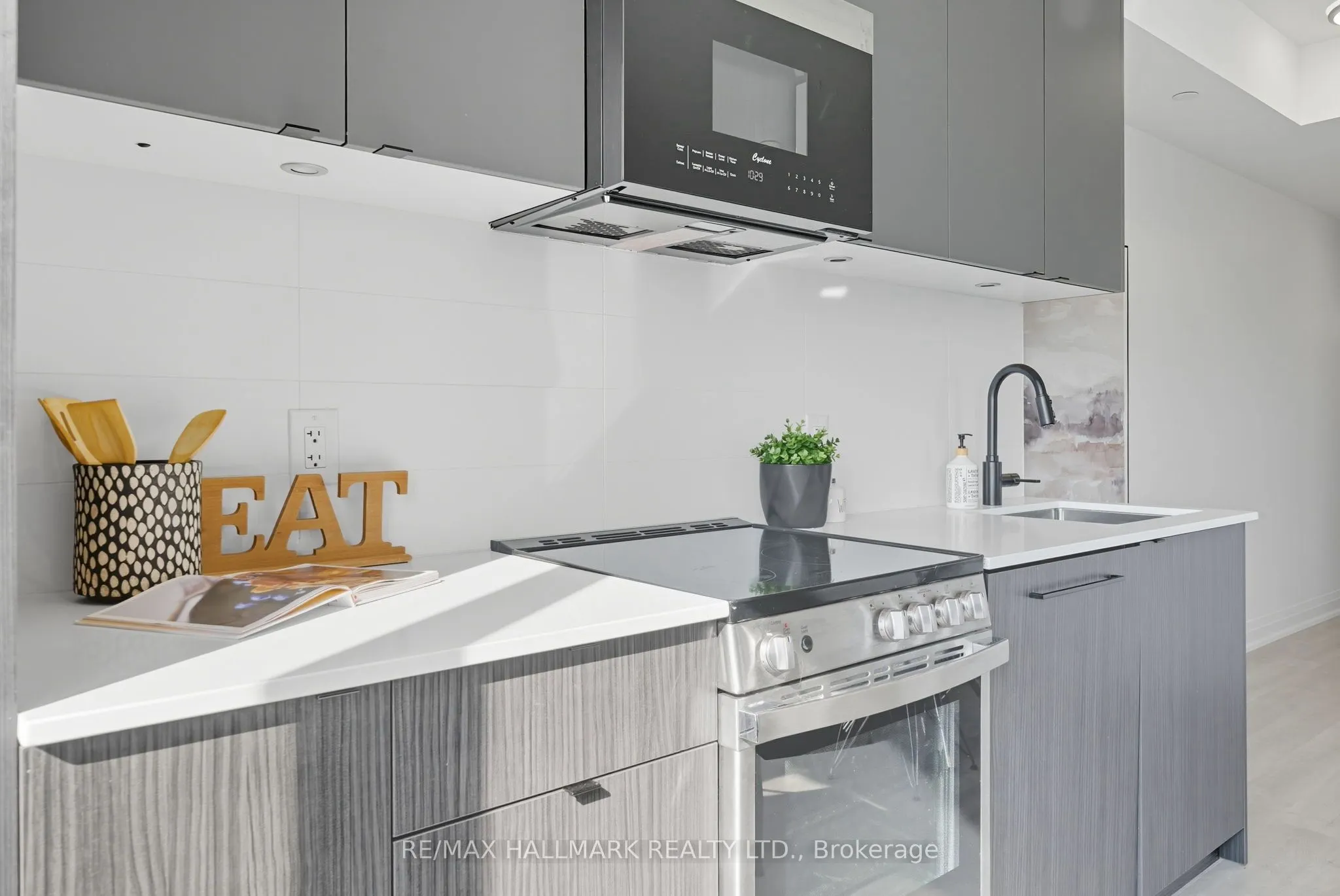 2369 Danforth Avenue, #513