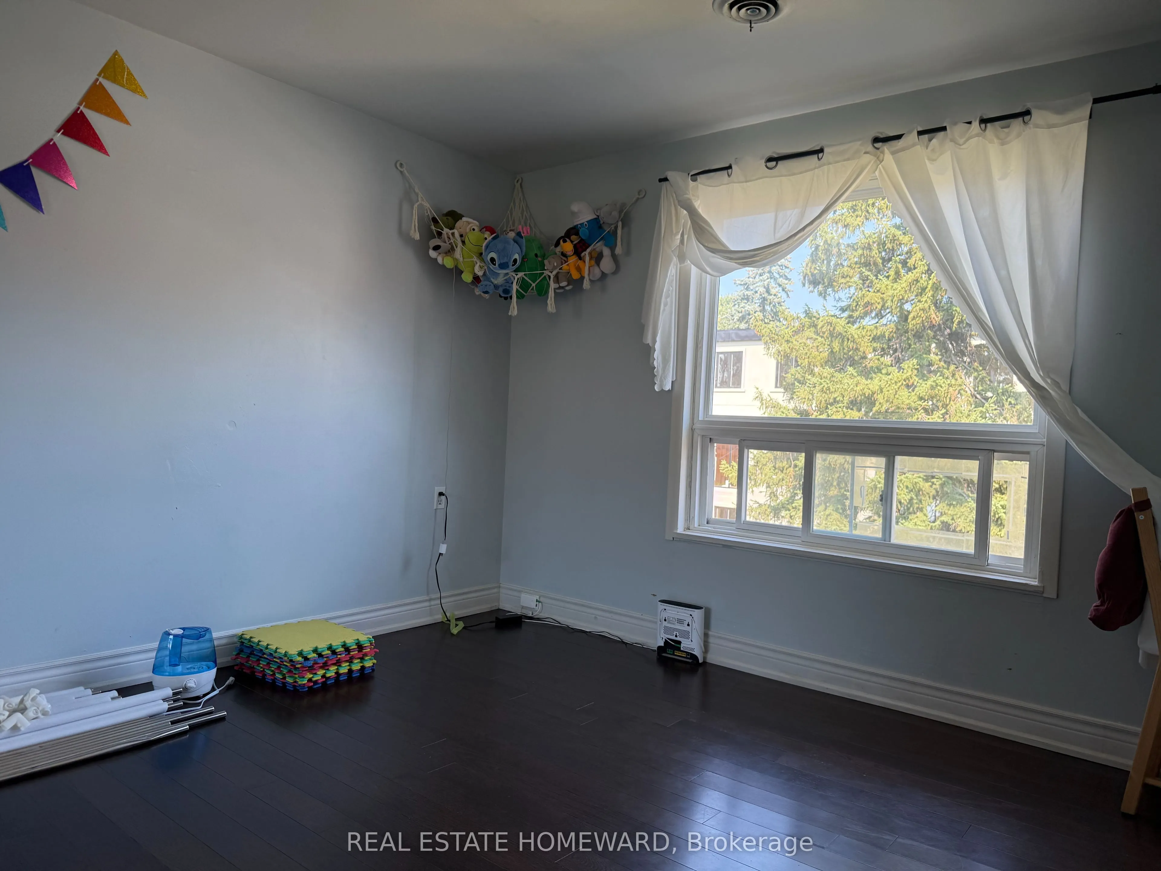 983 Victoria Park Avenue, #2nd Floor