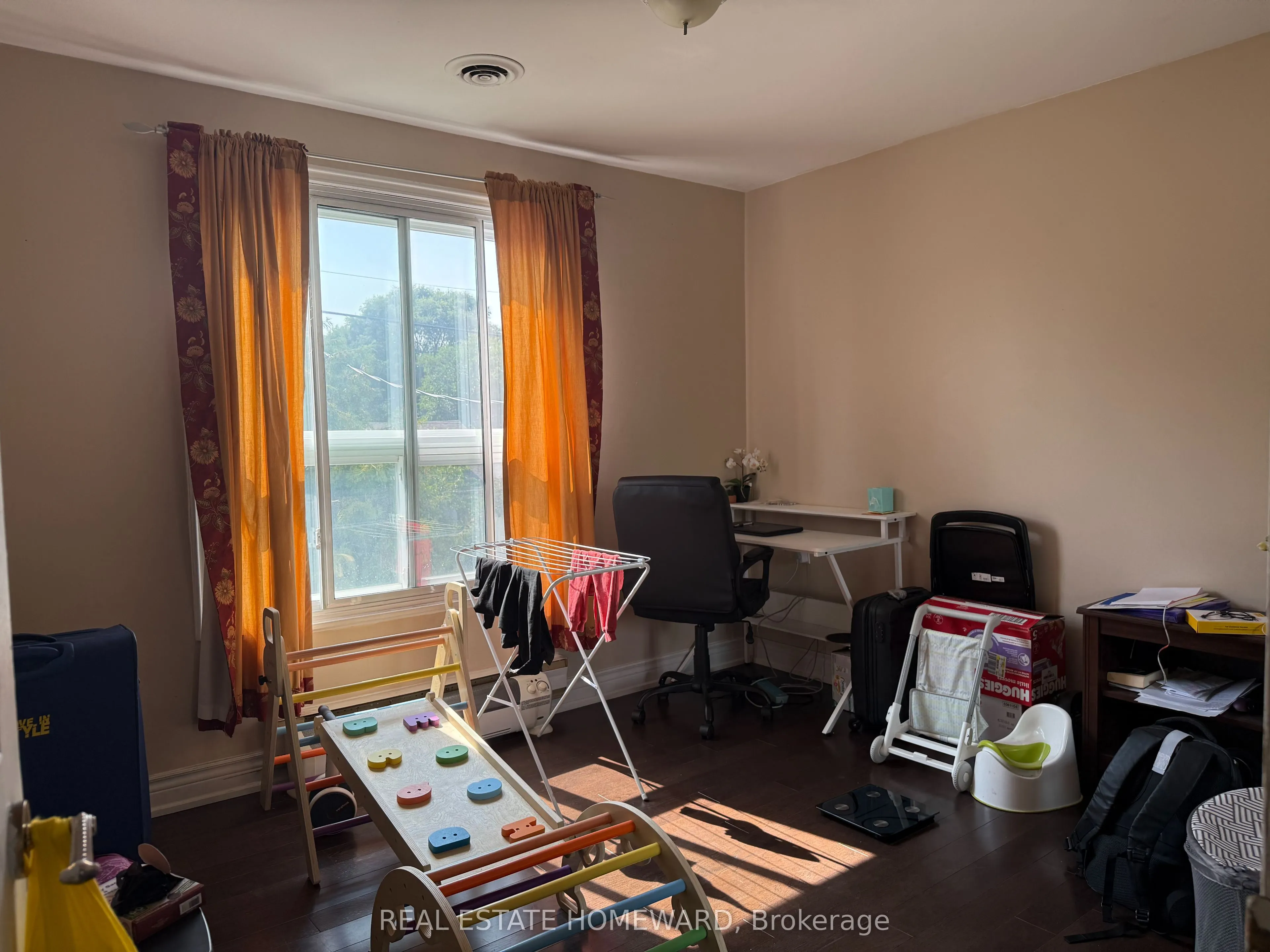 983 Victoria Park Avenue, #2nd Floor