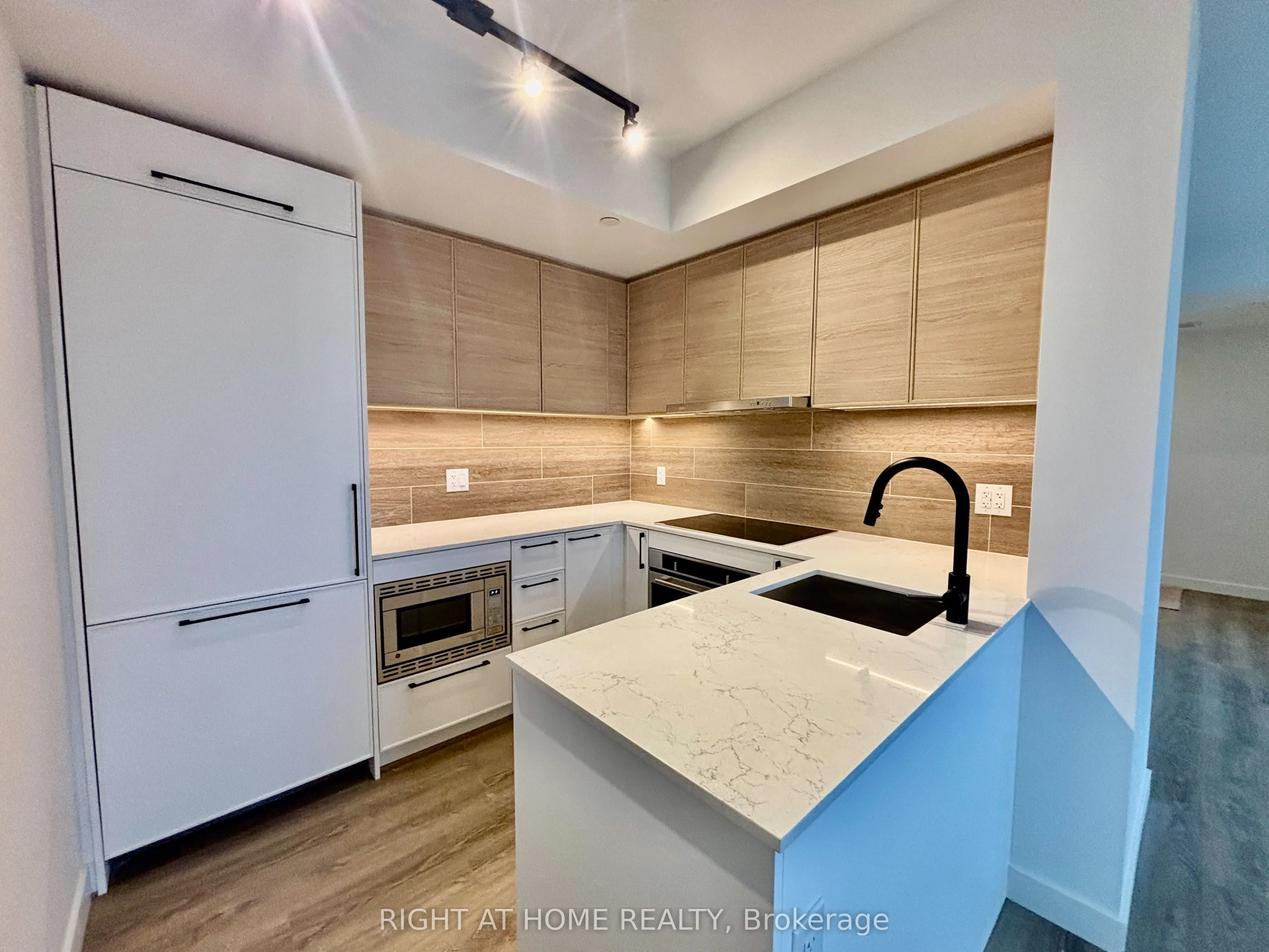 1050 Eastern Avenue, #903