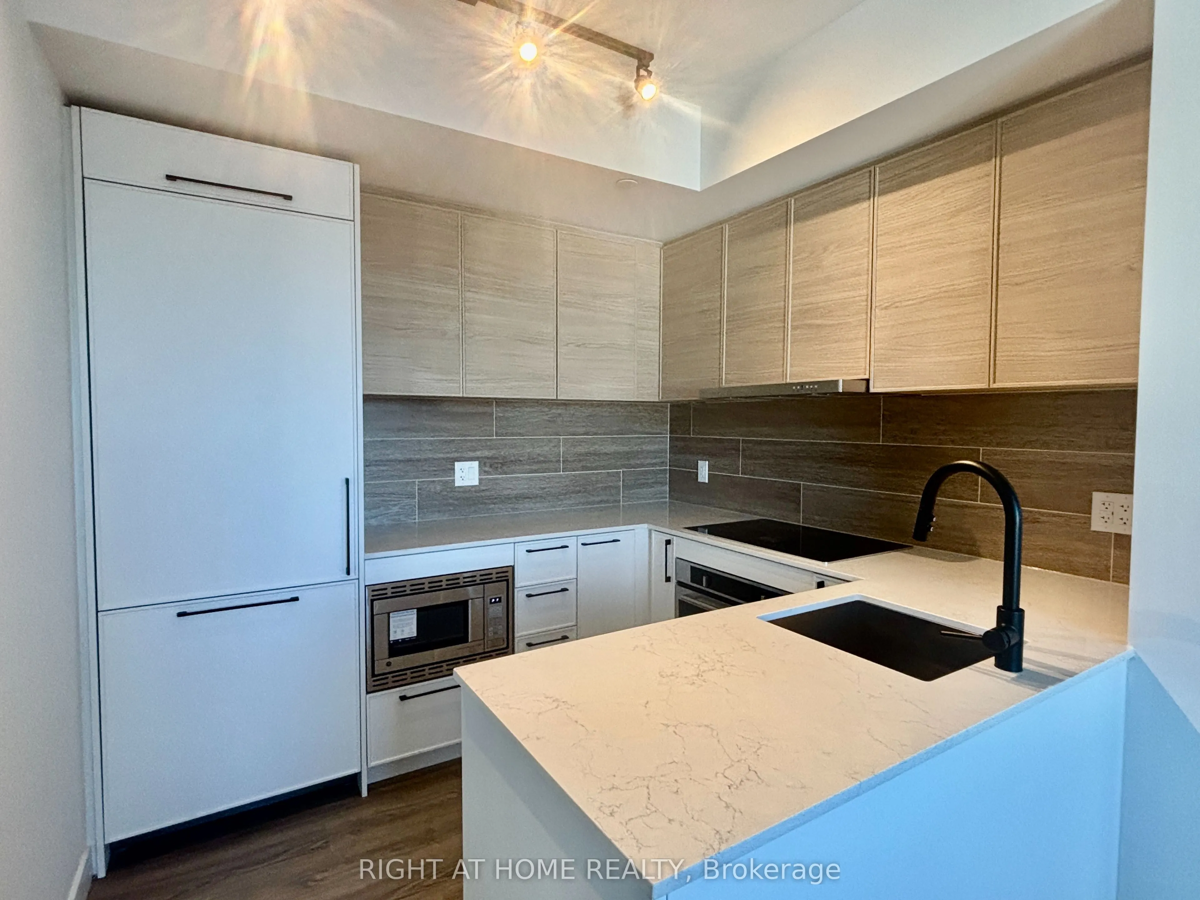 1050 Eastern Avenue, #903
