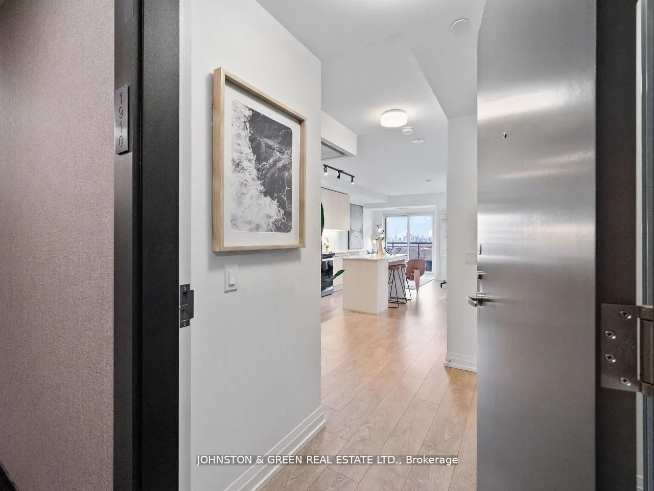 286 Main Street, #1910
