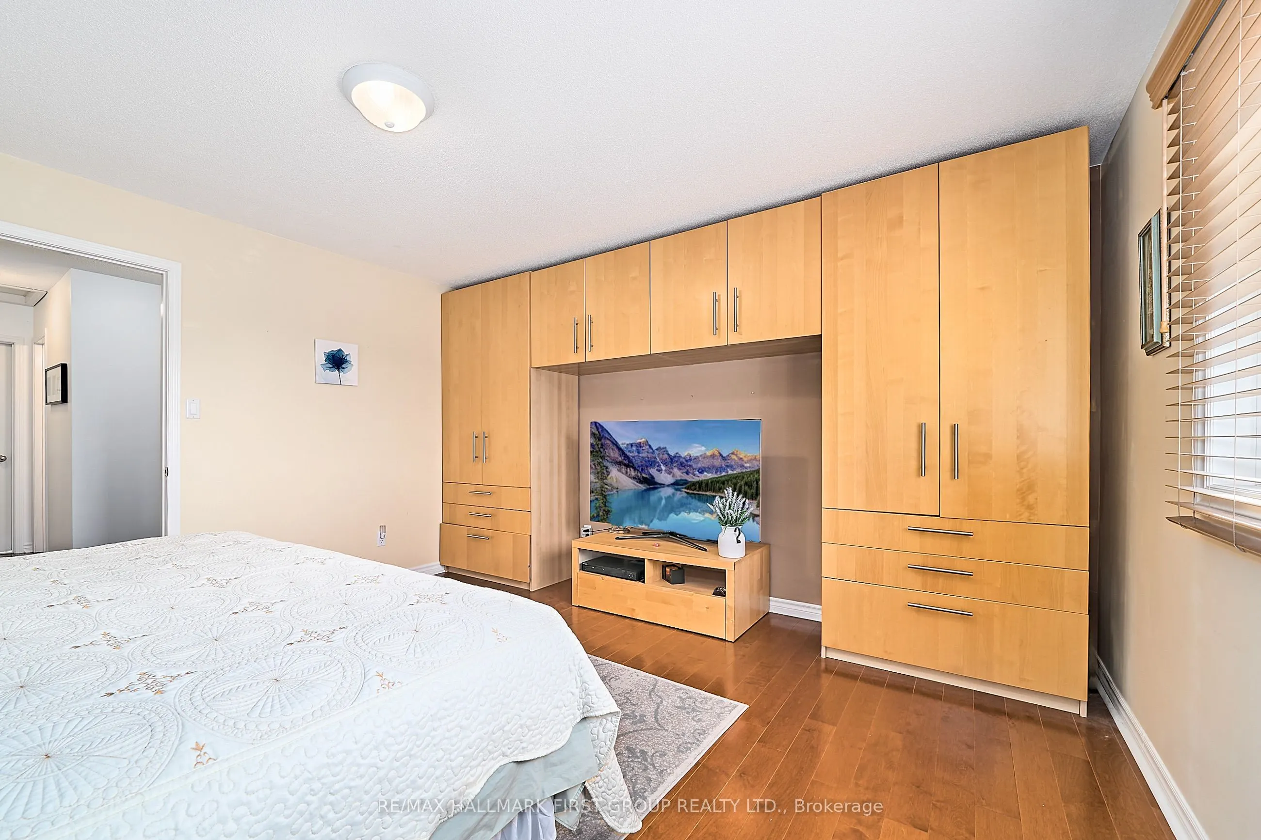 1505 Avonmore Square