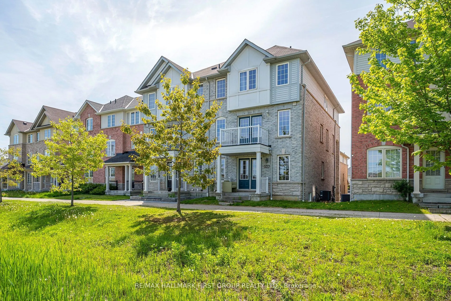 527 Rossland Road E