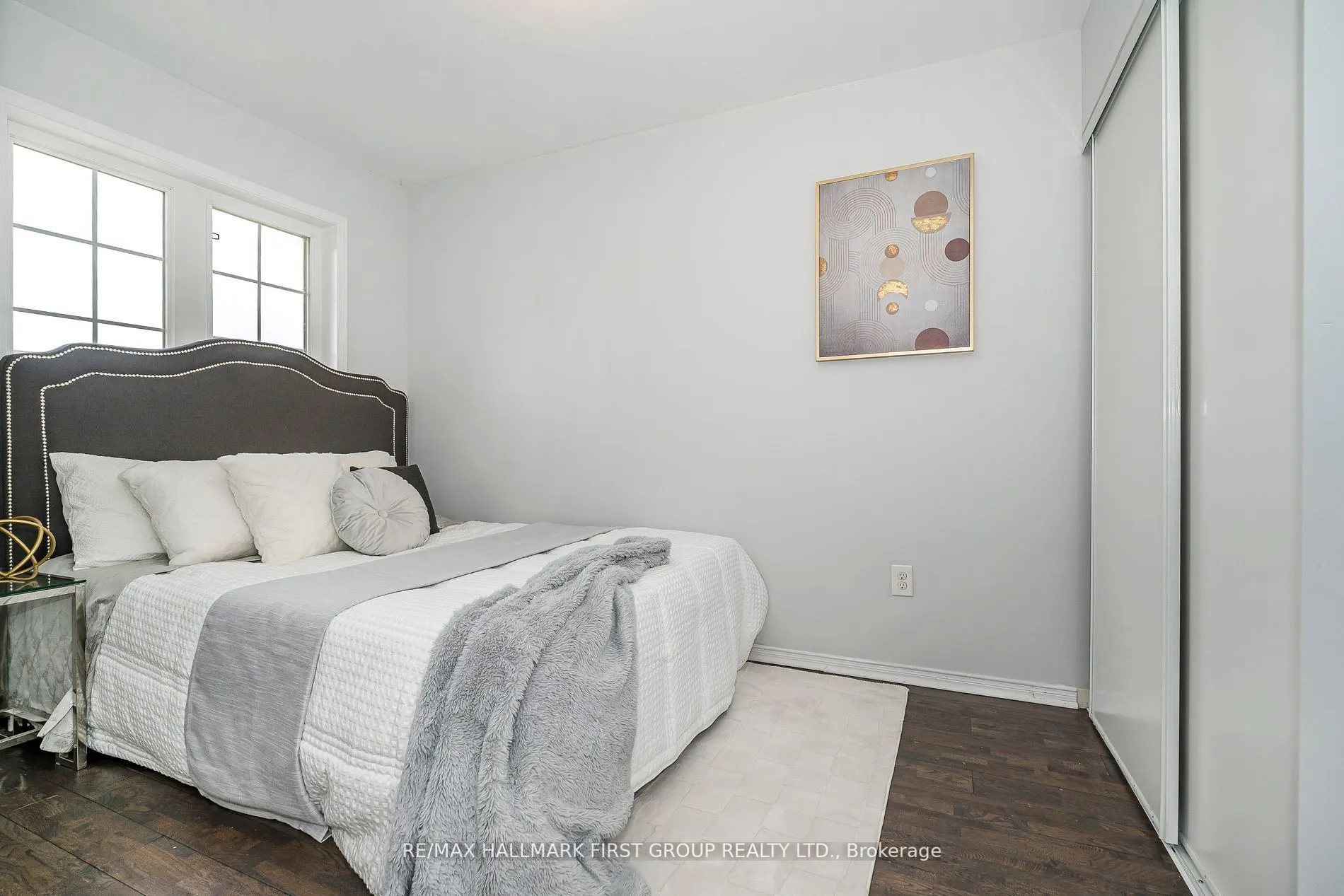 527 Rossland Road E