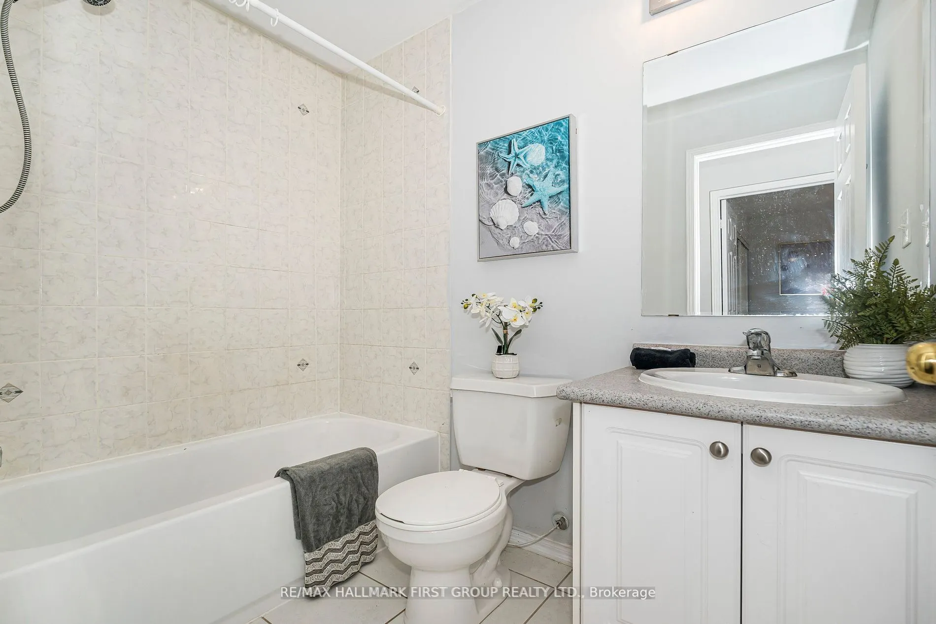 527 Rossland Road E
