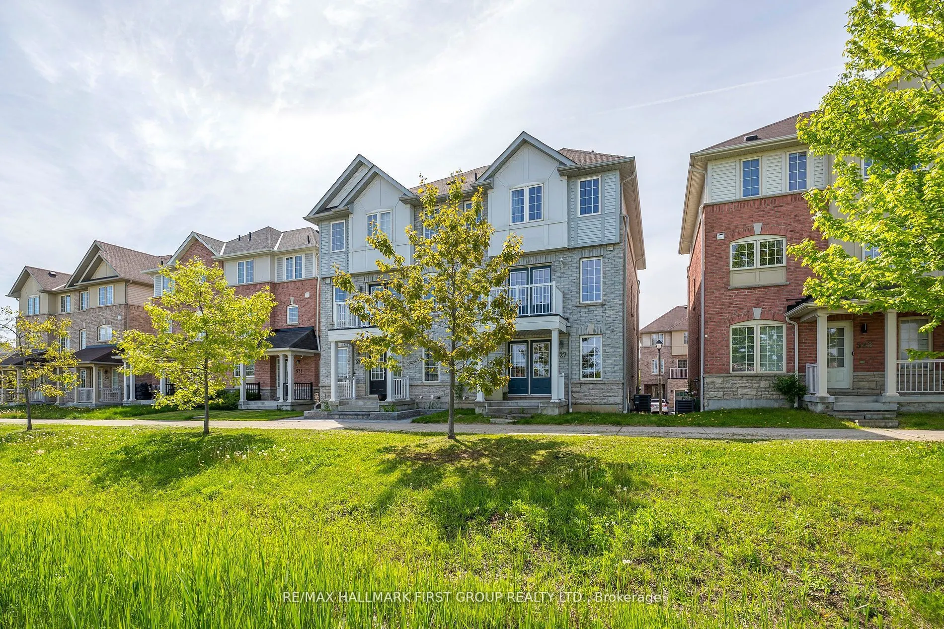 527 Rossland Road E
