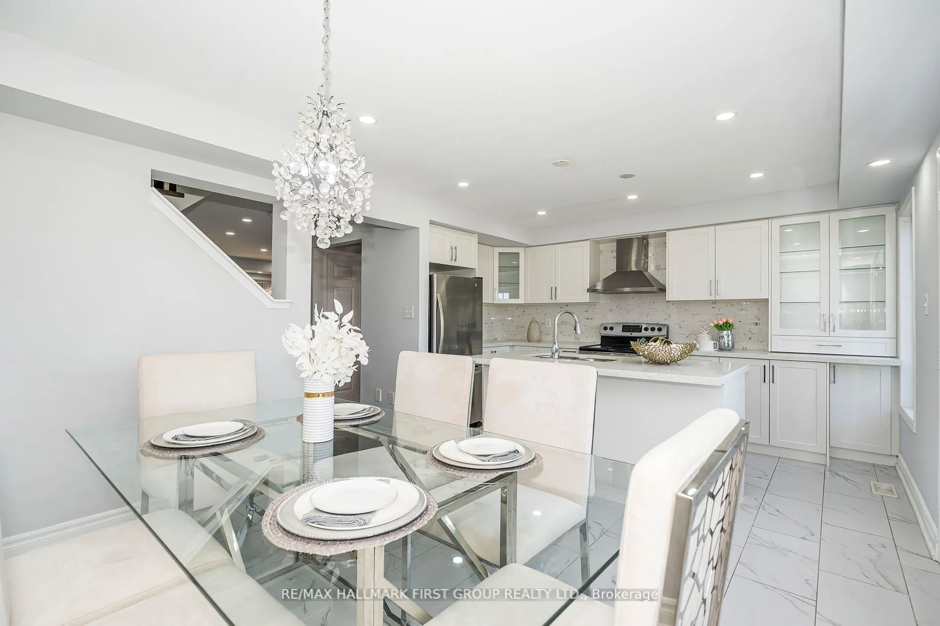 527 Rossland Road E