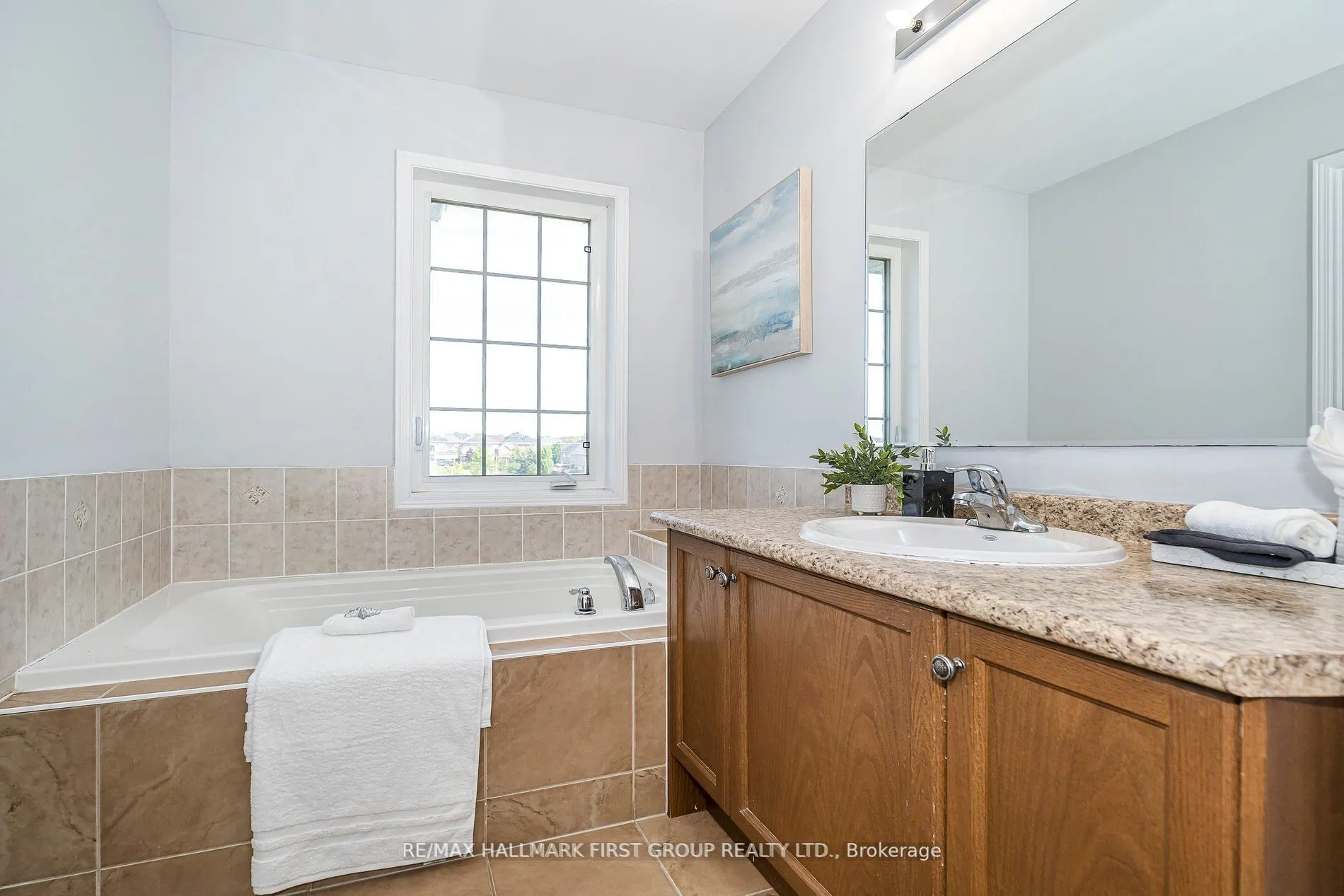 527 Rossland Road E