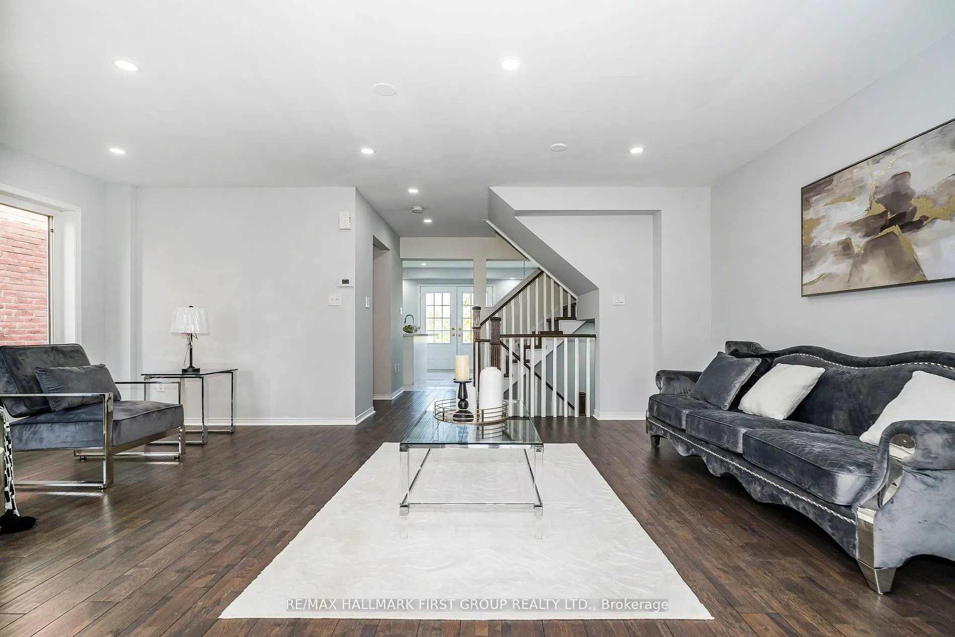 527 Rossland Road E