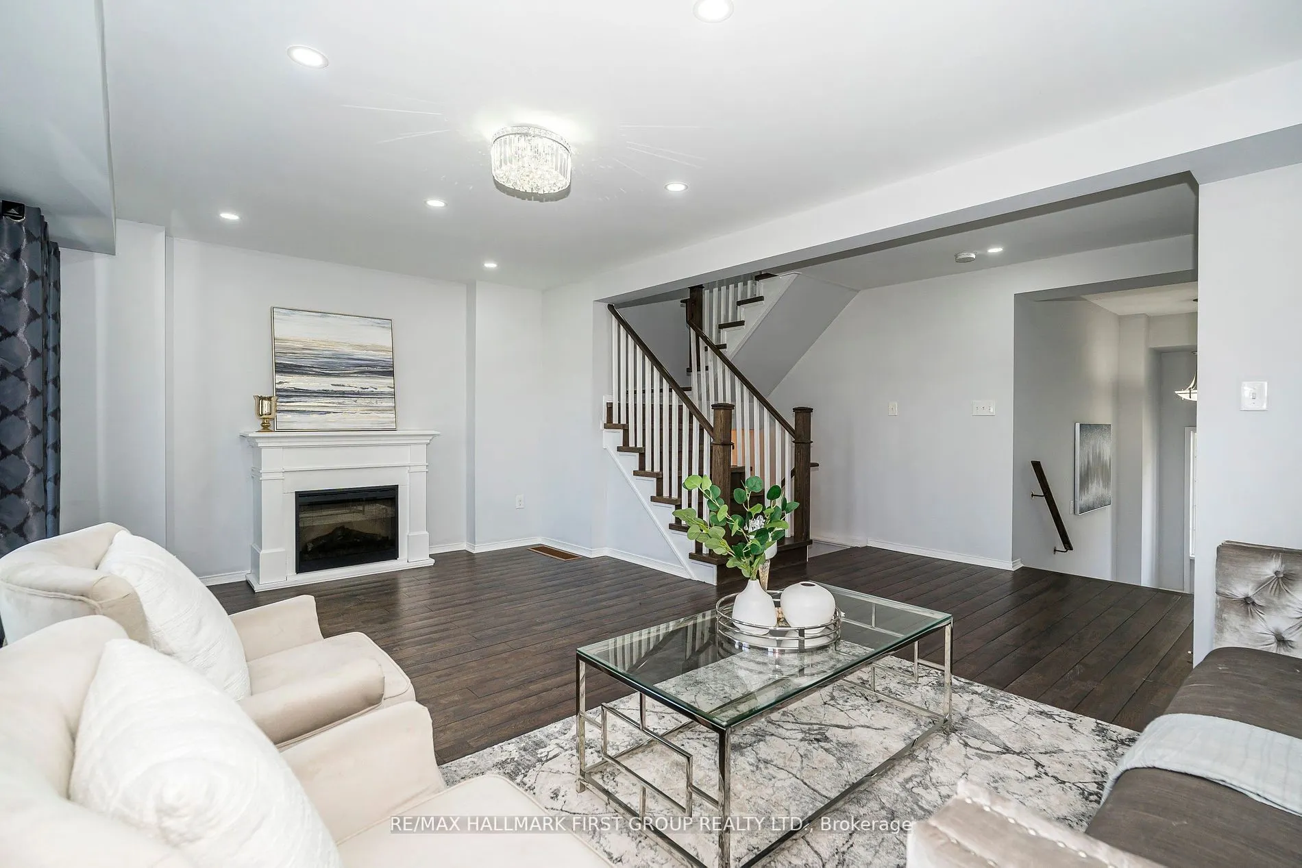 527 Rossland Road E