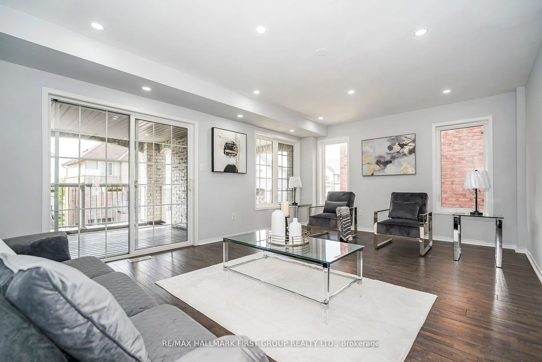 527 Rossland Road E