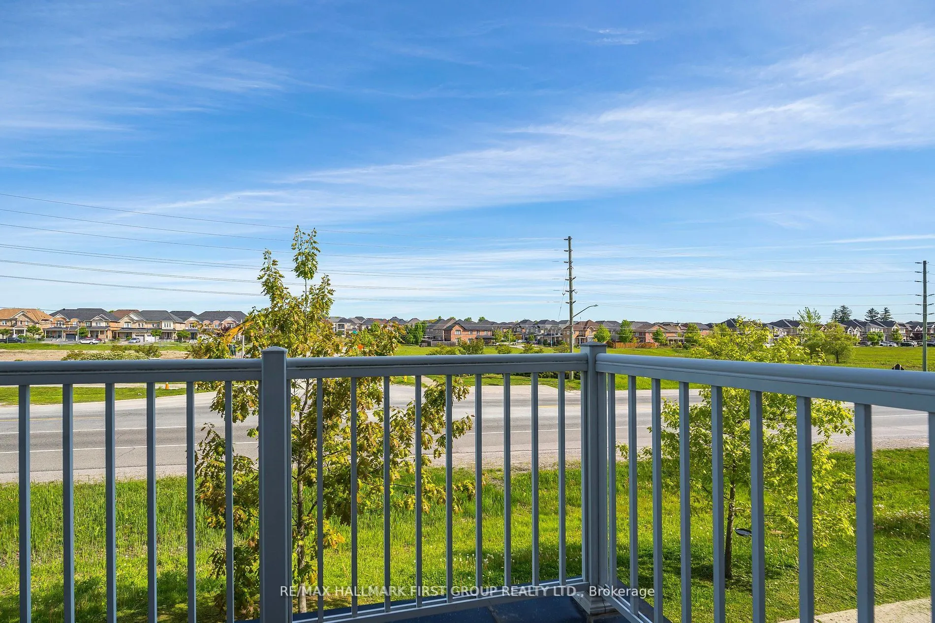 527 Rossland Road E