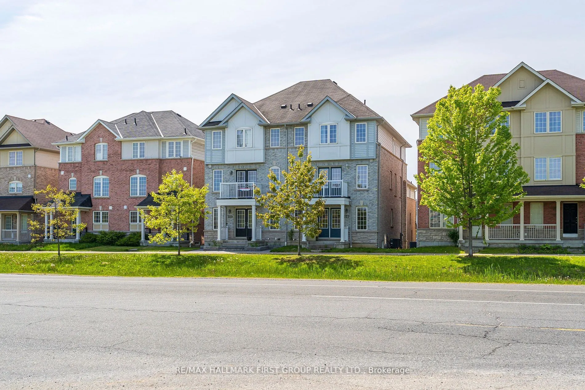 527 Rossland Road E