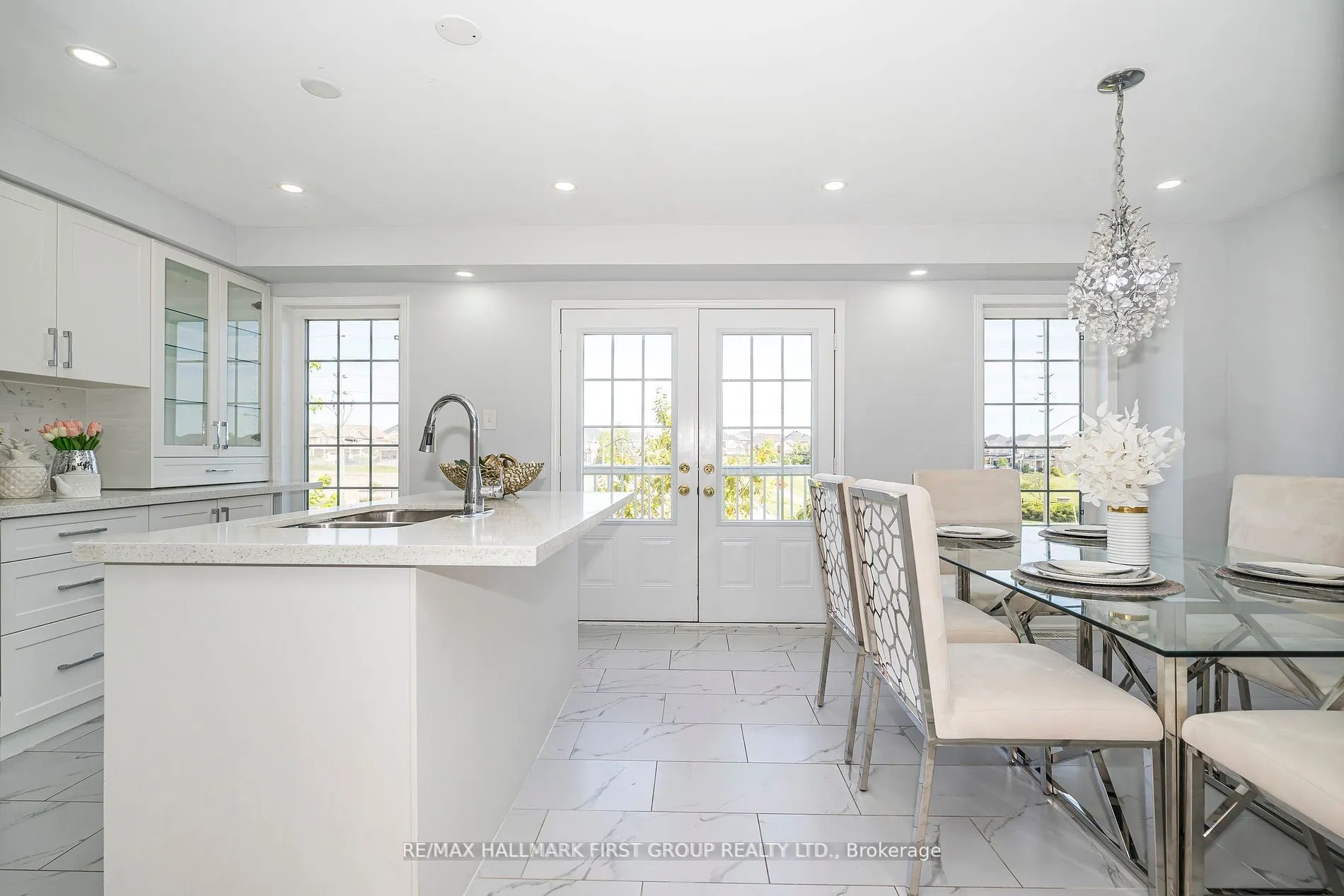 527 Rossland Road E