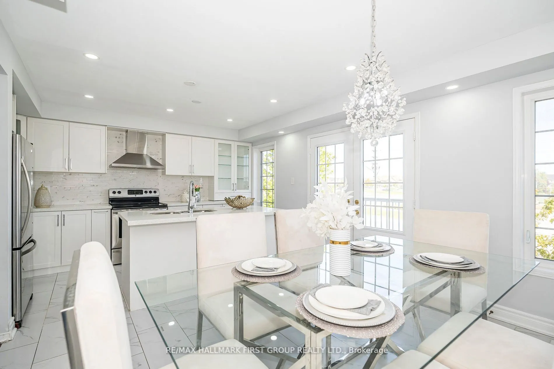 527 Rossland Road E
