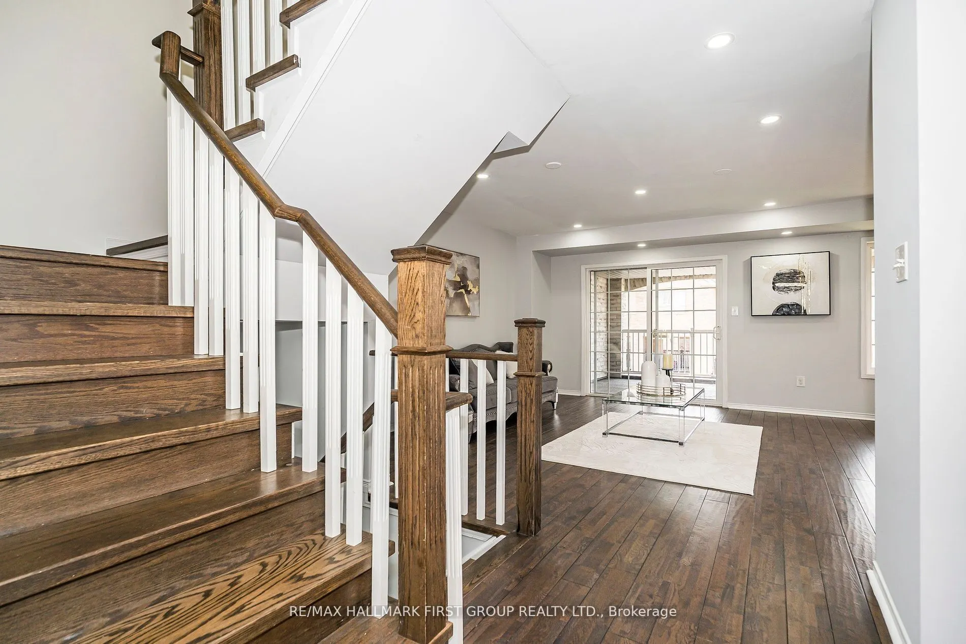 527 Rossland Road E