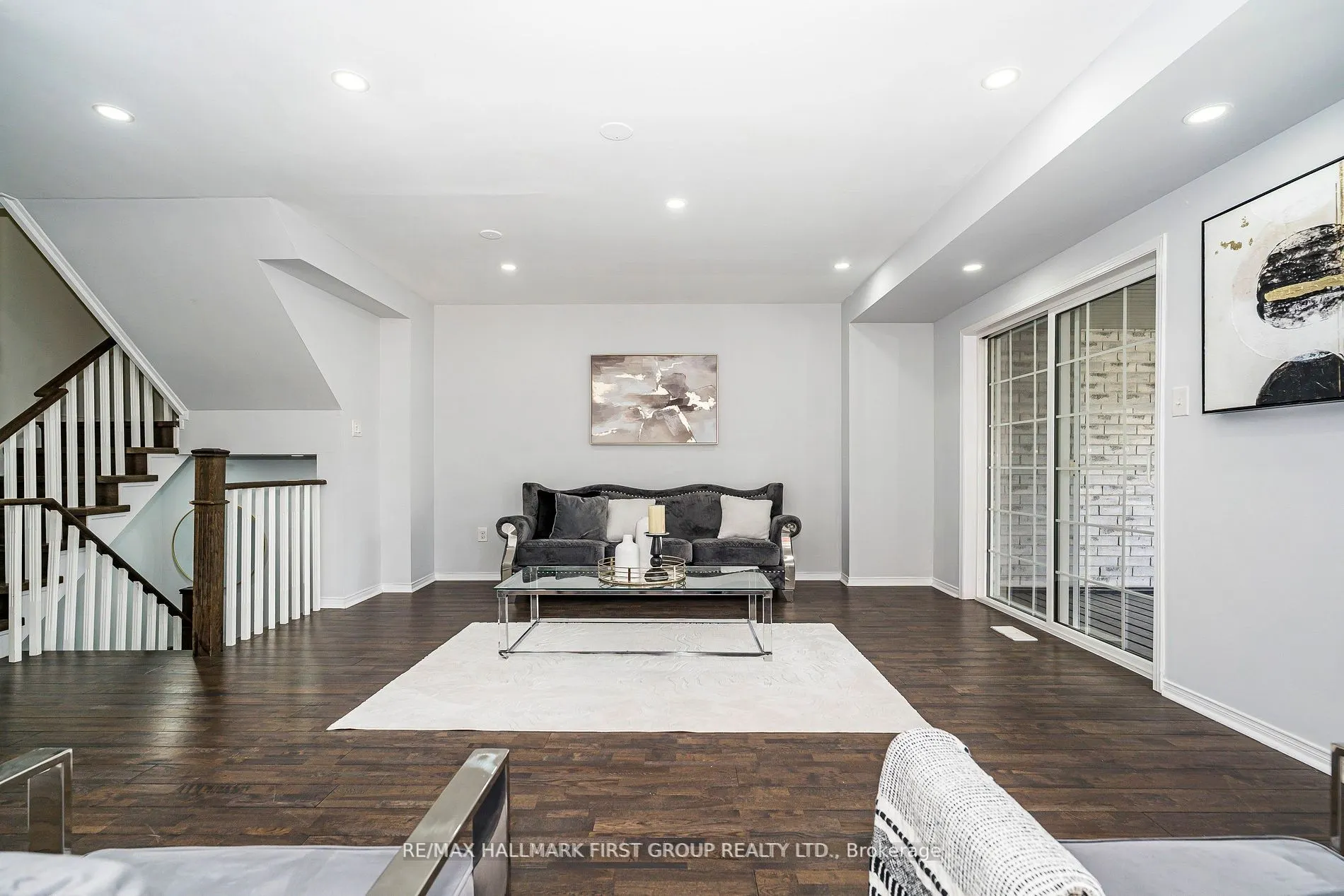 527 Rossland Road E