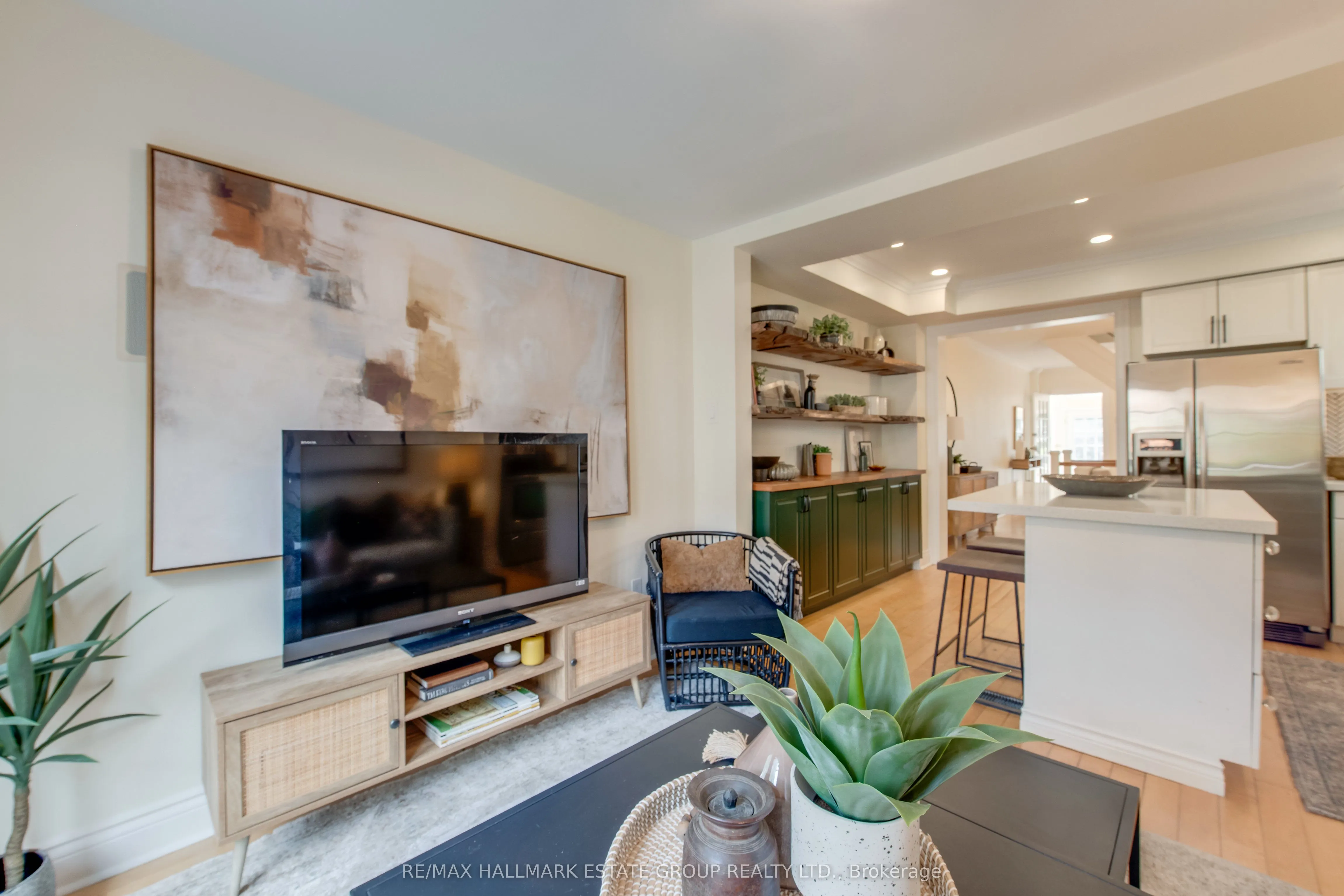 245 Kenilworth Avenue
