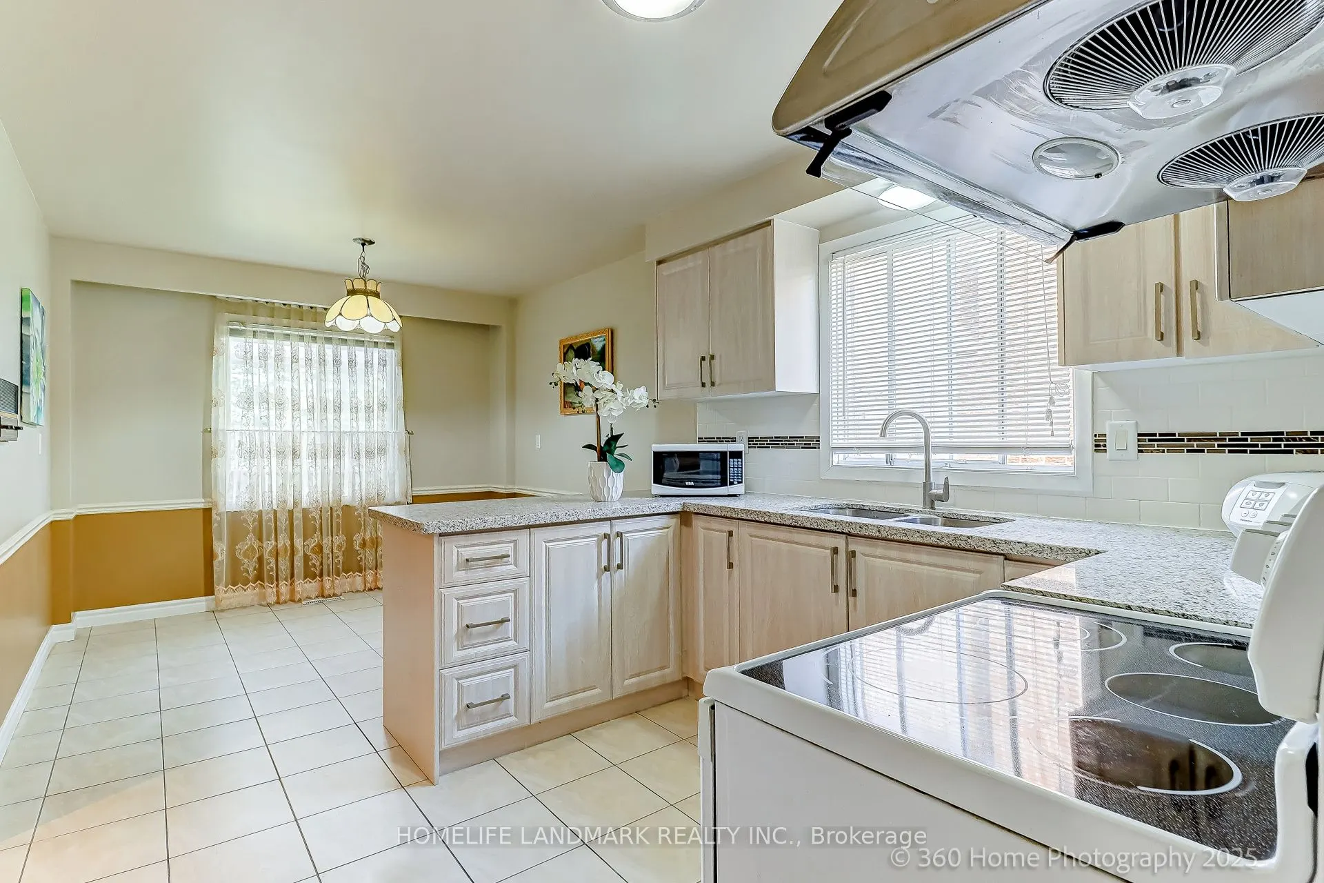 87 Silversted Drive N