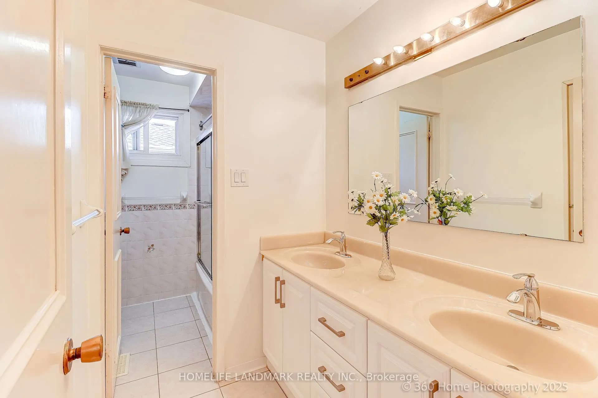 87 Silversted Drive N