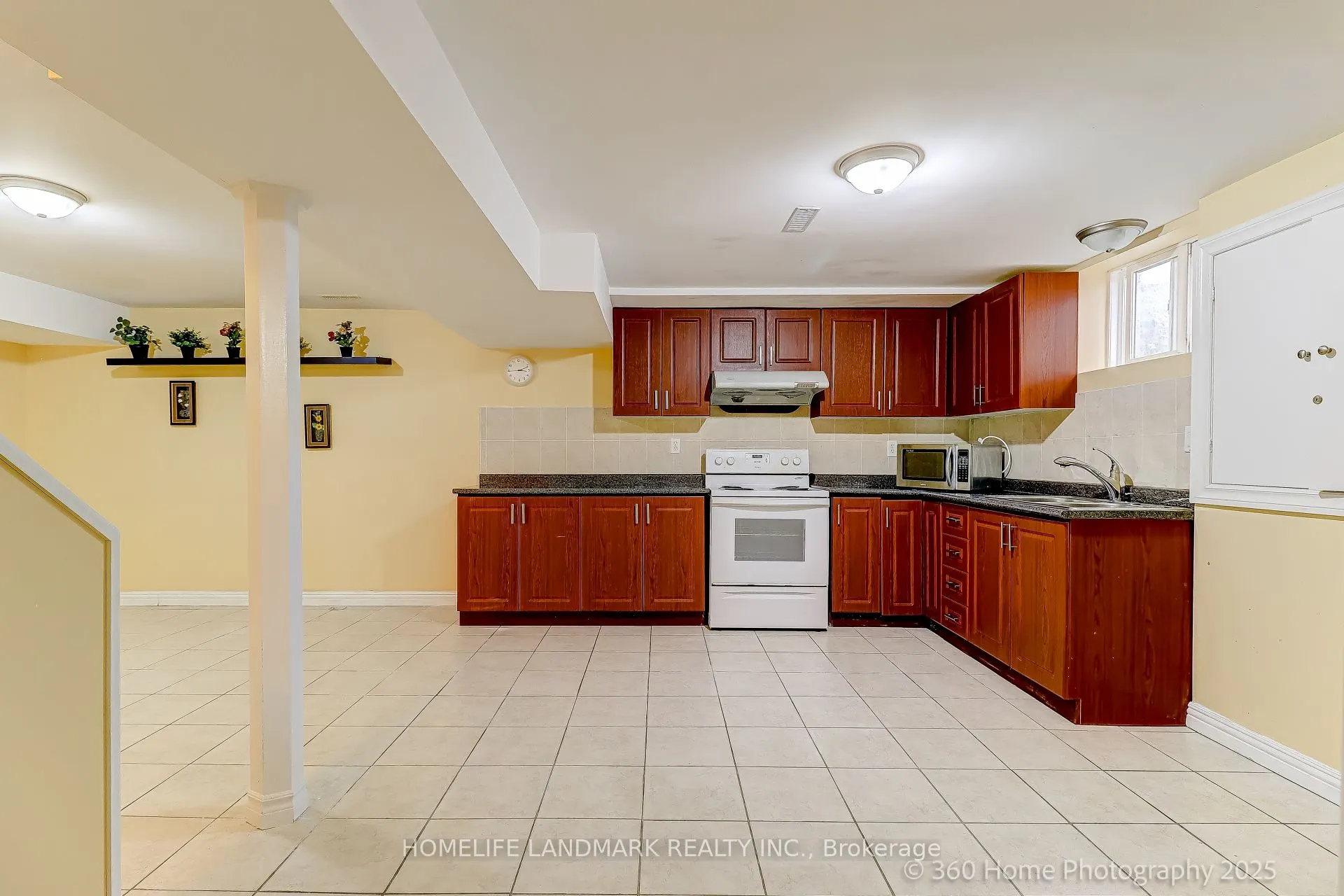 87 Silversted Drive N