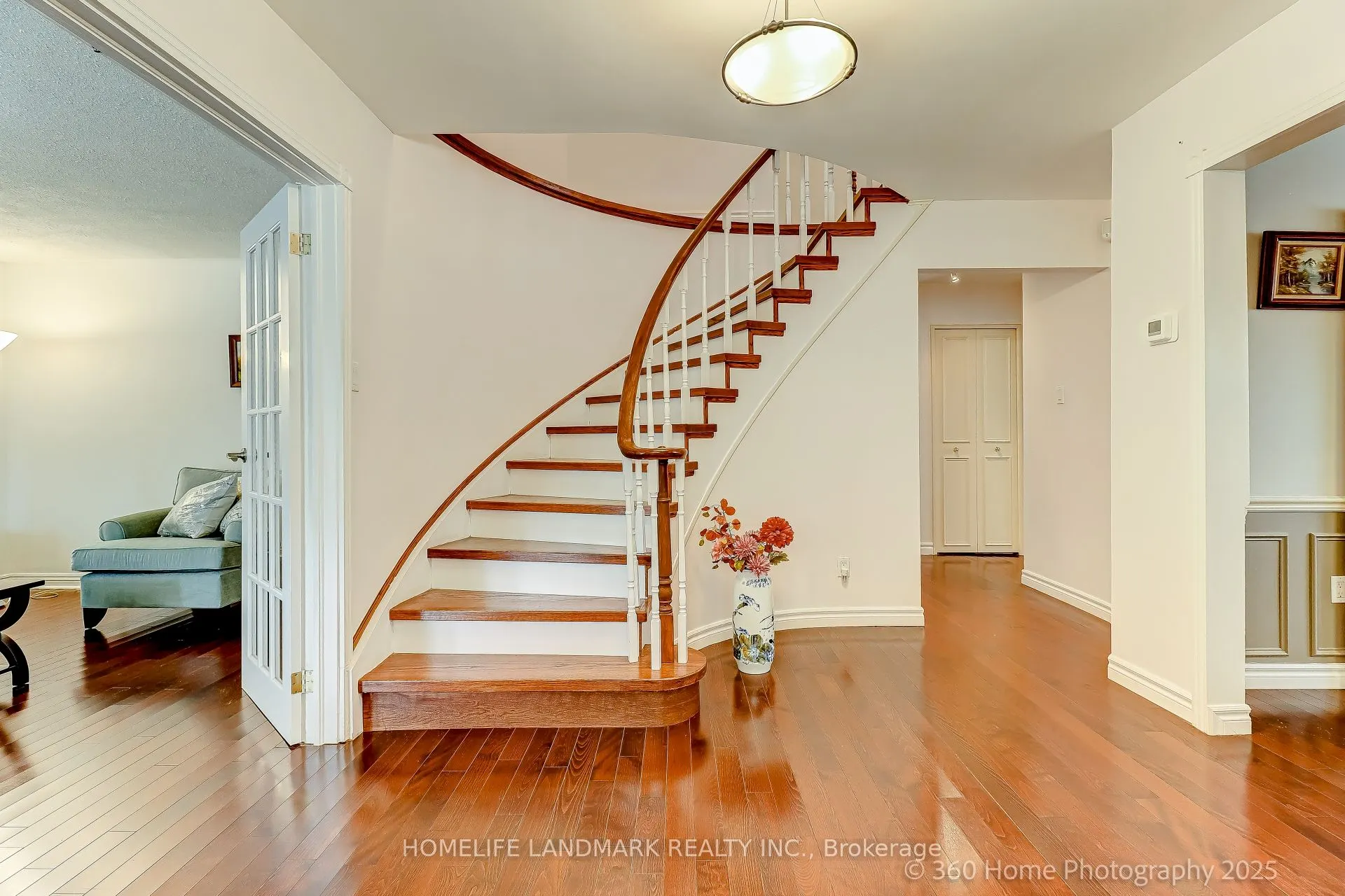 87 Silversted Drive N
